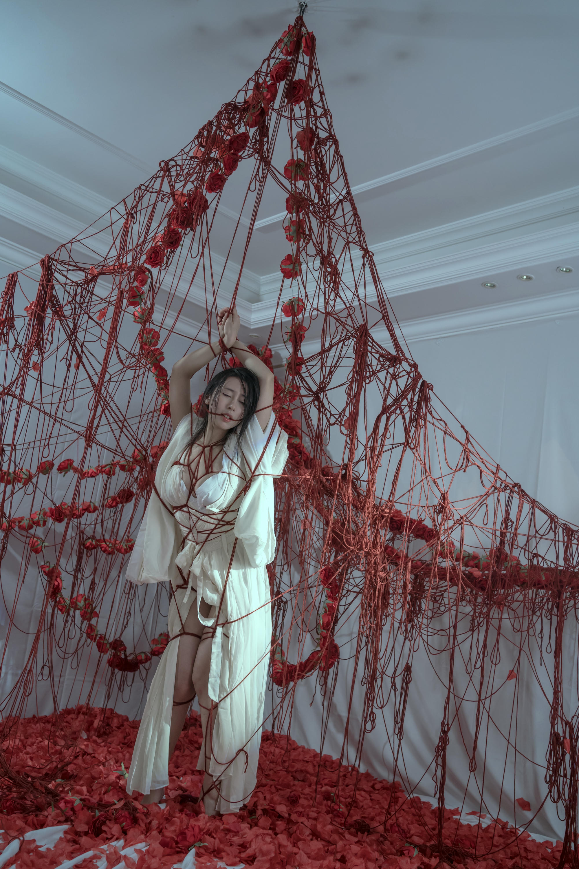 云溪溪 NO.022 奶桃 囚鸟 [64P 768MB]_第1集