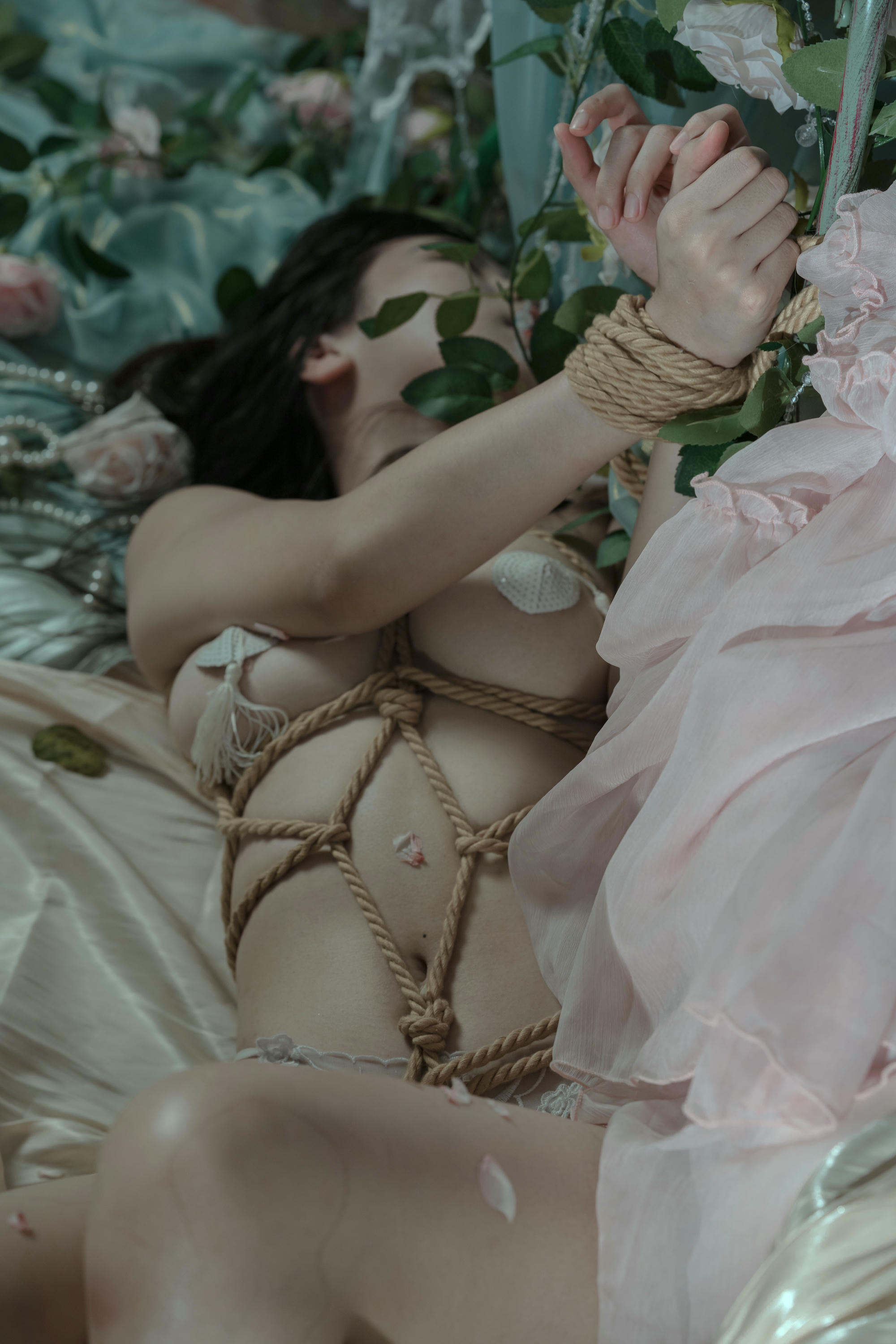 云溪溪 NO.024 奶桃 玫瑰绳艺 [50P1V-933MB]_第2集