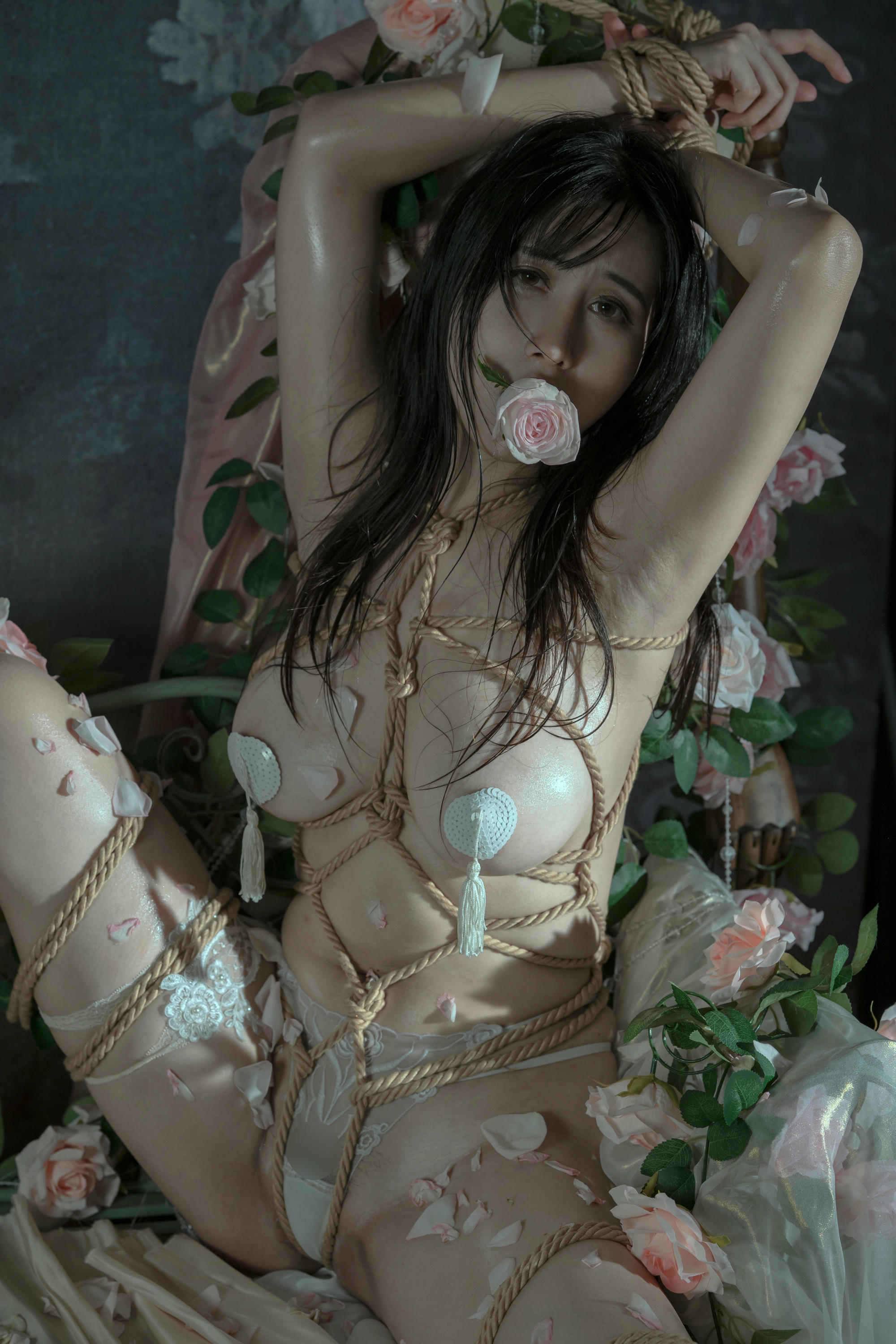 云溪溪 NO.024 奶桃 玫瑰绳艺 [50P1V-933MB]_第1集