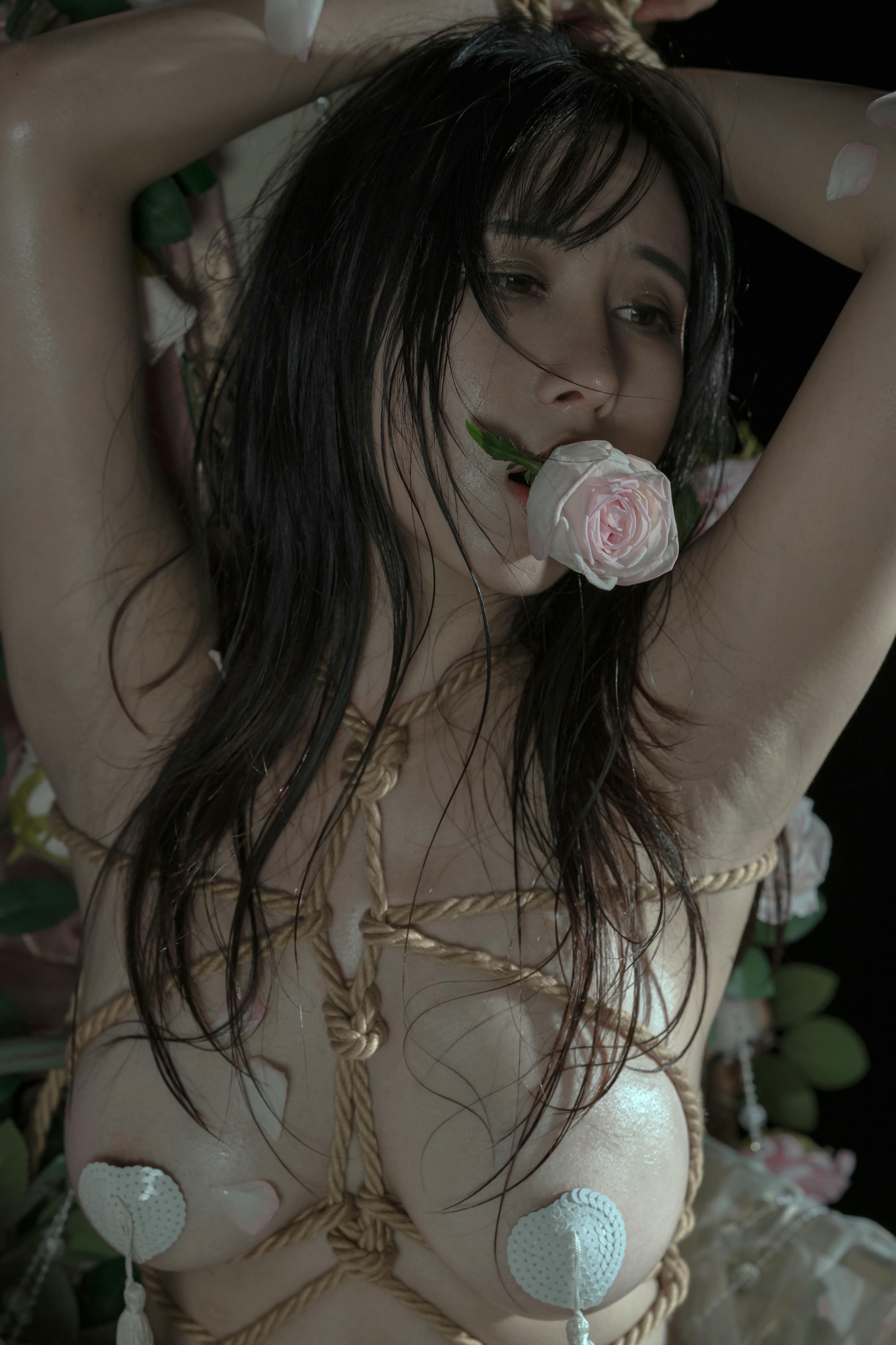 云溪溪 NO.024 奶桃 玫瑰绳艺 [50P1V-933MB]_第1集