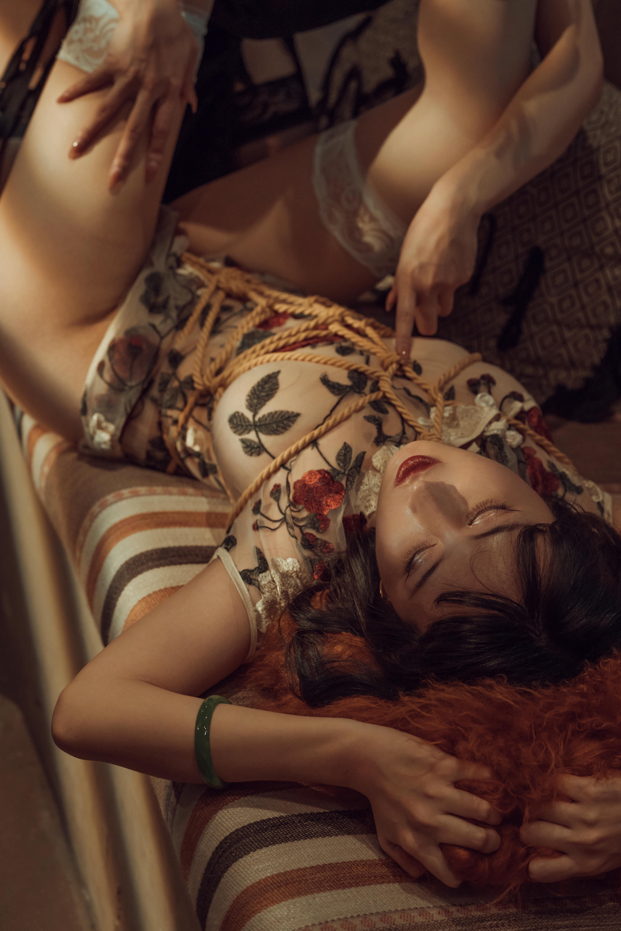 云溪溪 NO.005 双人旗袍捆绑 [54P1V-870MB]_第2集