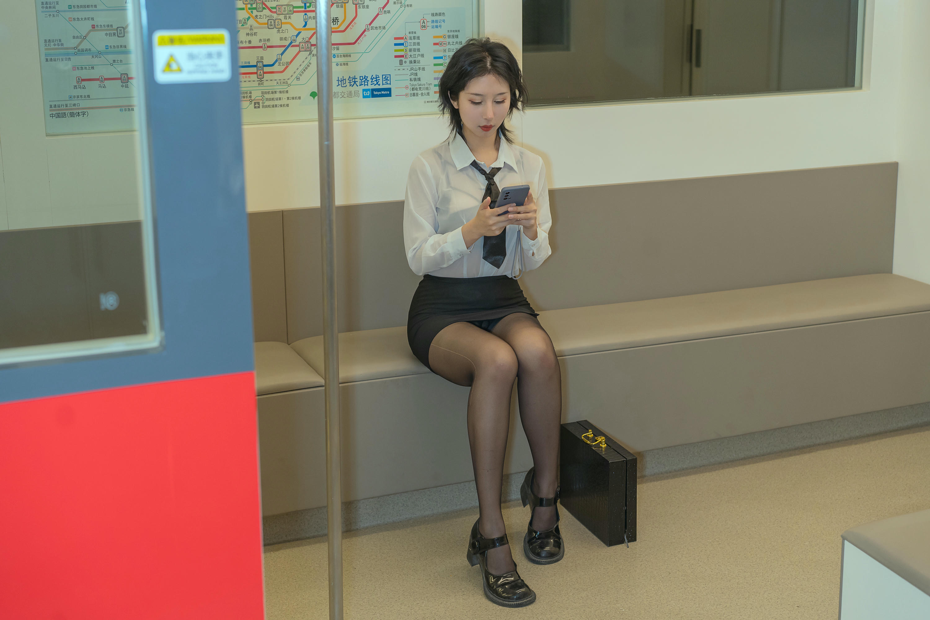 云溪溪 NO.058 秋和柯基 奶桃 电车[80P+1V 1.74GB]_第3集