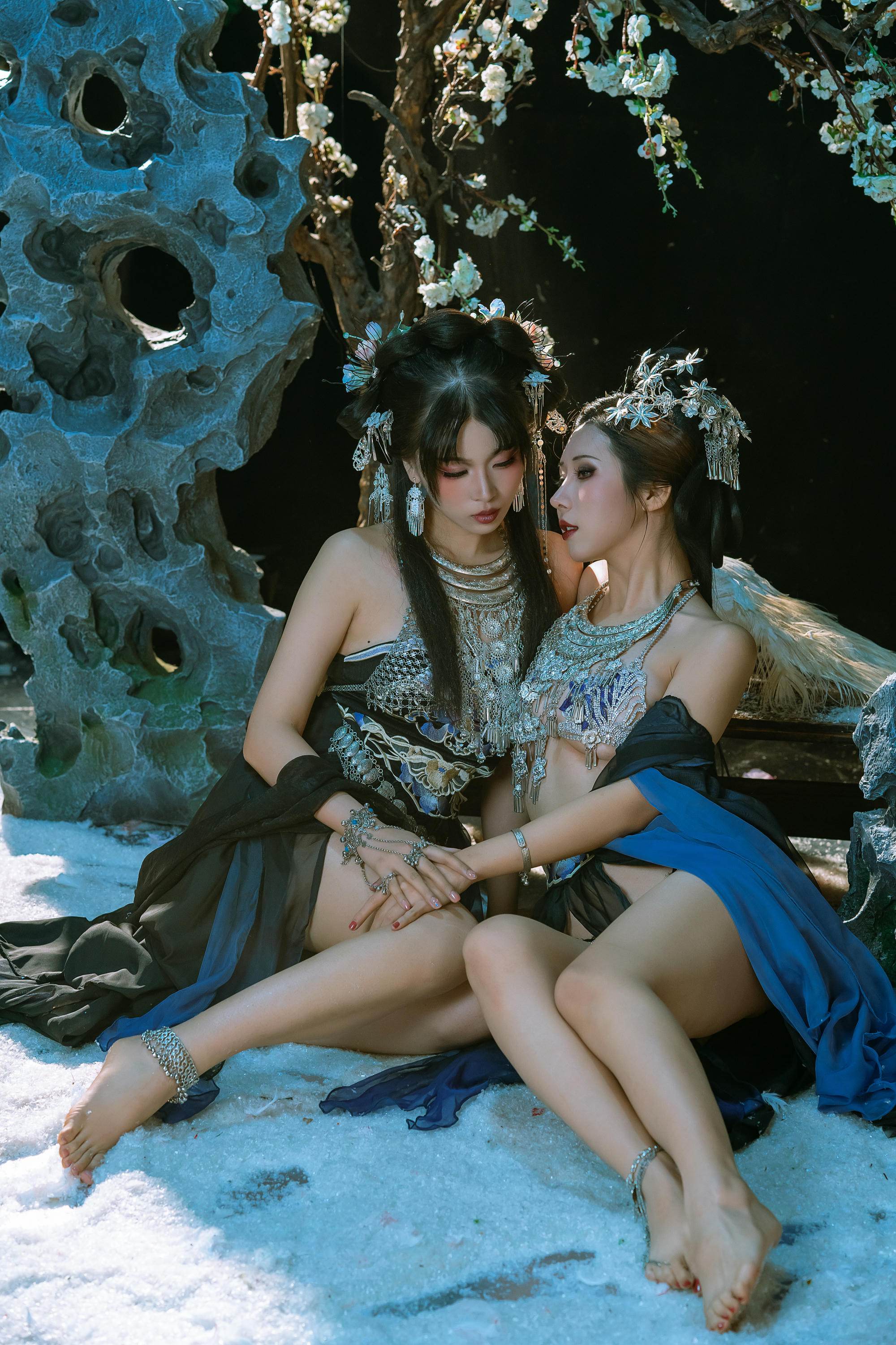 云溪溪 NO.091 奶桃桃&轩萧学姐 苗疆少女 [24P1V 403MB]_第2集