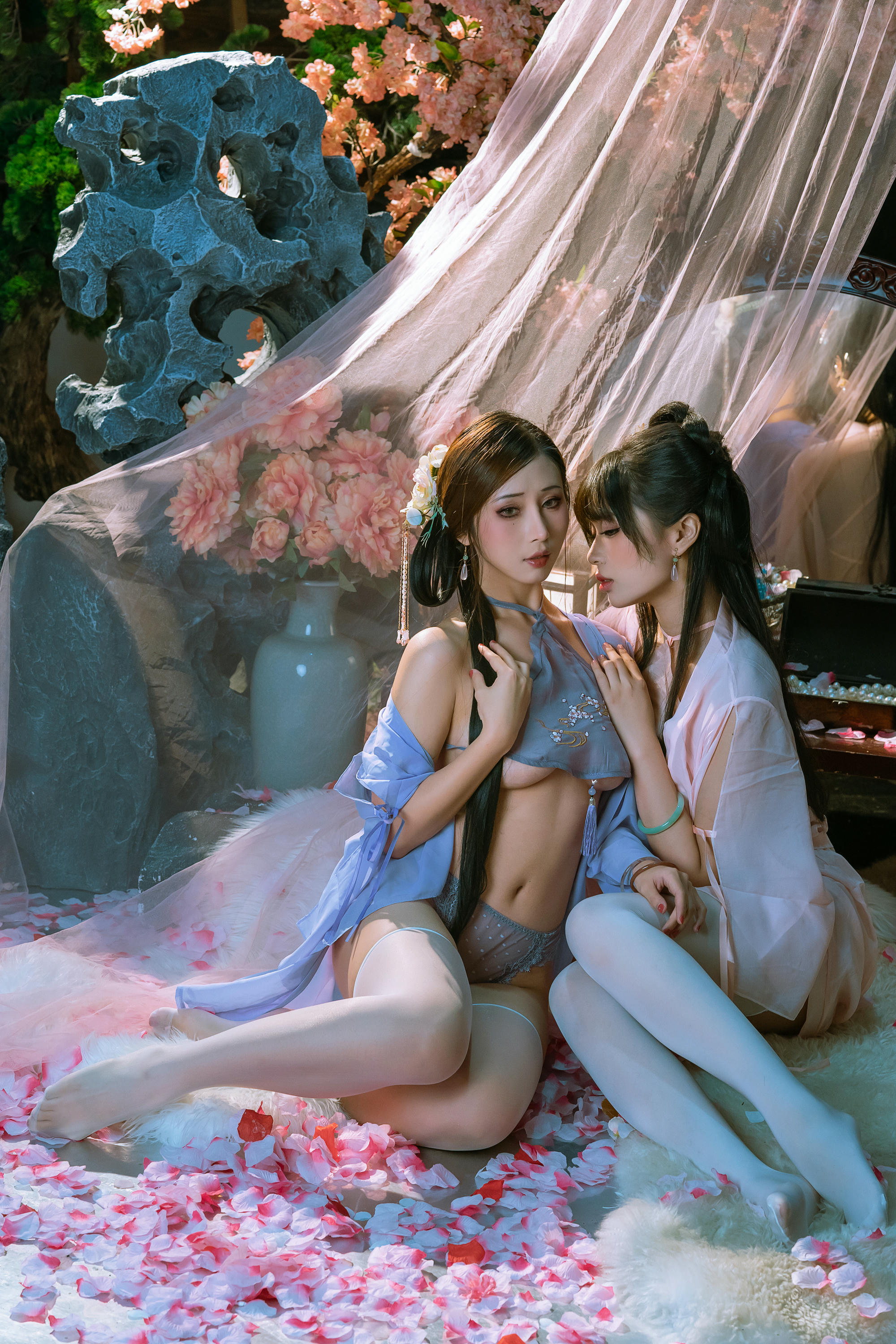 云溪溪 NO.095 奶桃桃&轩萧学姐 朝开暮落-下 [117P+5V／5.81GB]_第1集