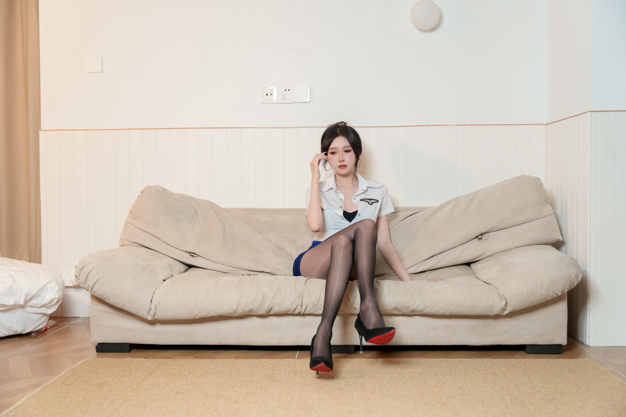 芋圆侑子 NO.026 油亮空姐[33P-4V-1.15G]_第1集