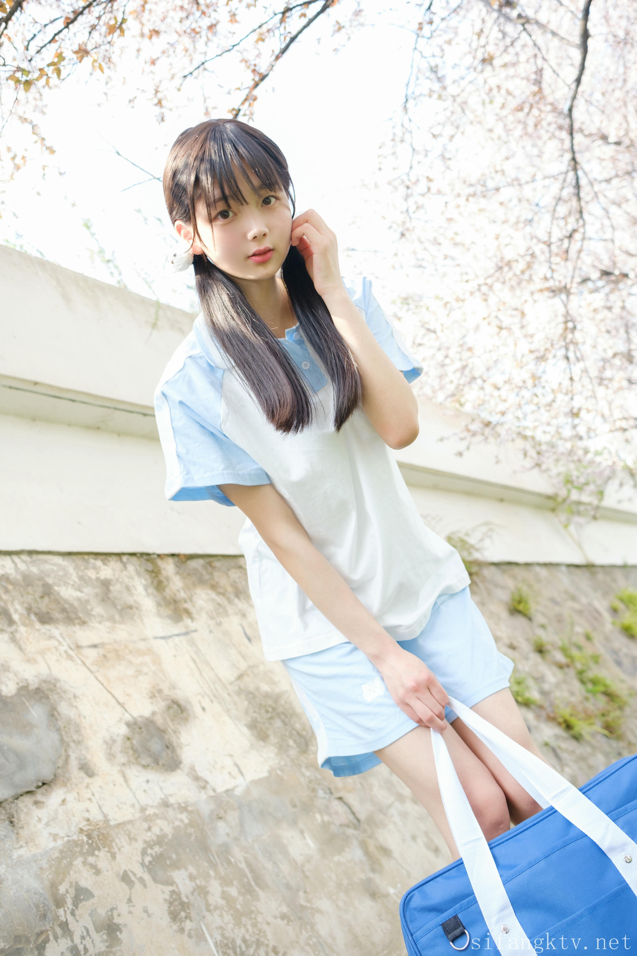 稚乖画册 NO.022 夜夜 运动服 [83P2V-2.31G]_第1集