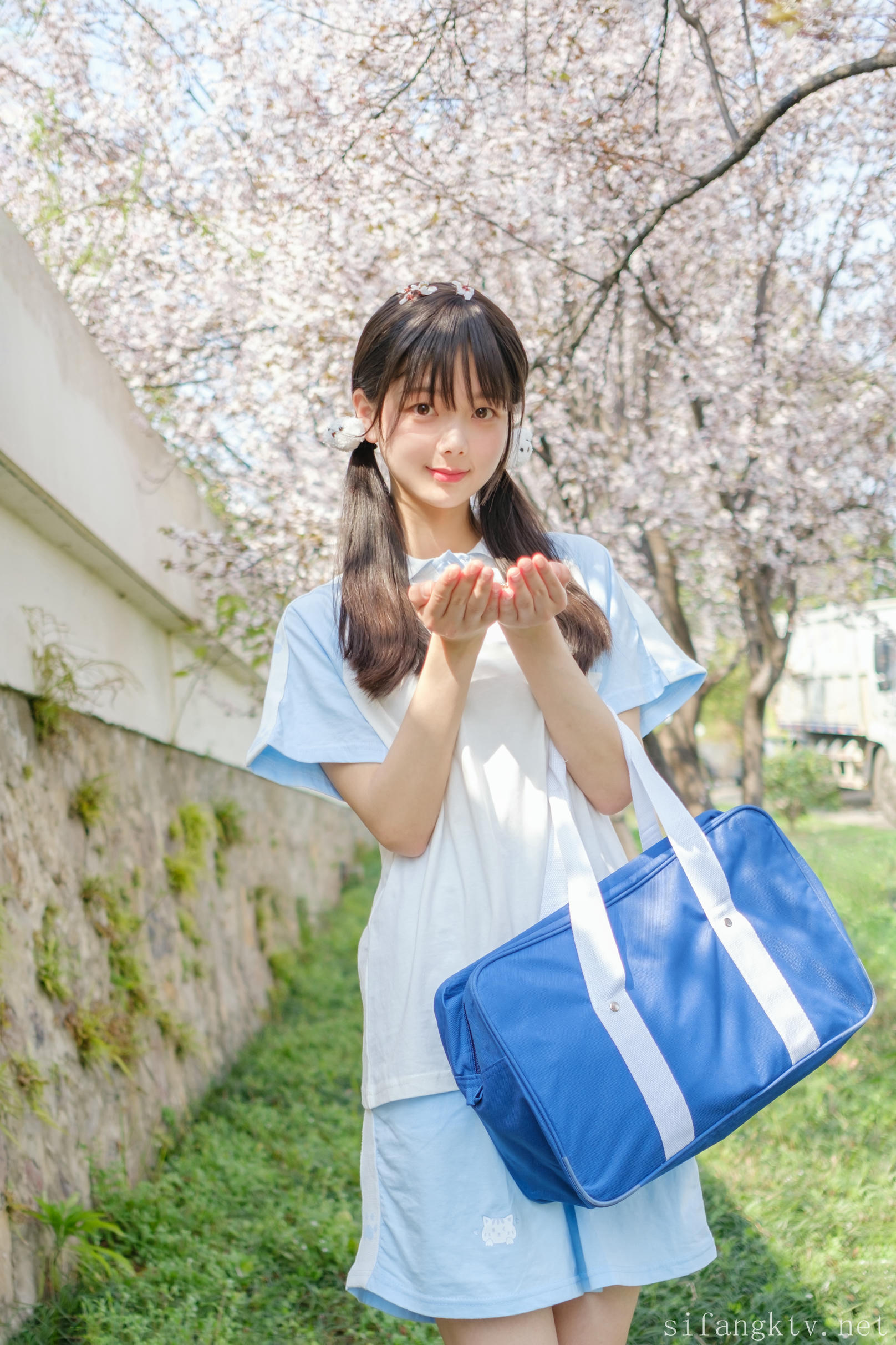 稚乖画册 NO.022 夜夜 运动服 [83P2V-2.31G]_第1集