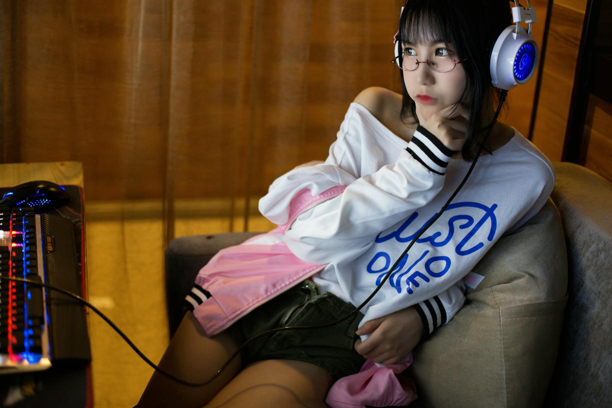 逐月SU - 网吧历险记_第1集