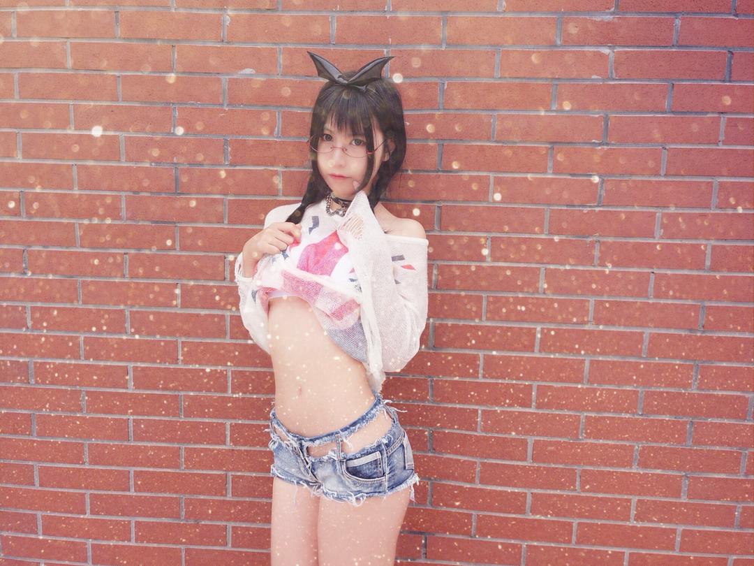 逐月SU - 这个穿搭如何_第1集