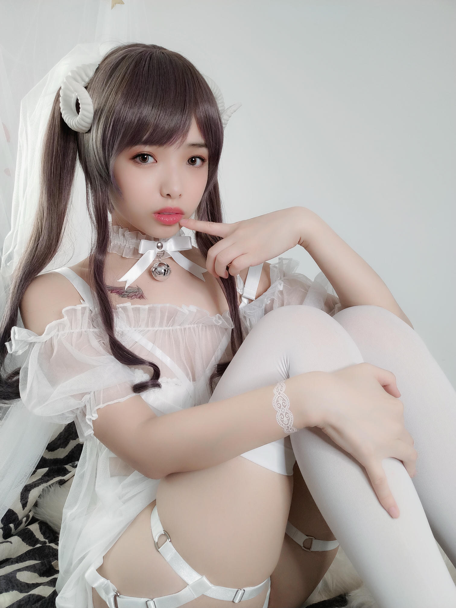 雯妹不讲道理 NO.016 绵羊白色绑带 [42P4V-429MB]_第1集