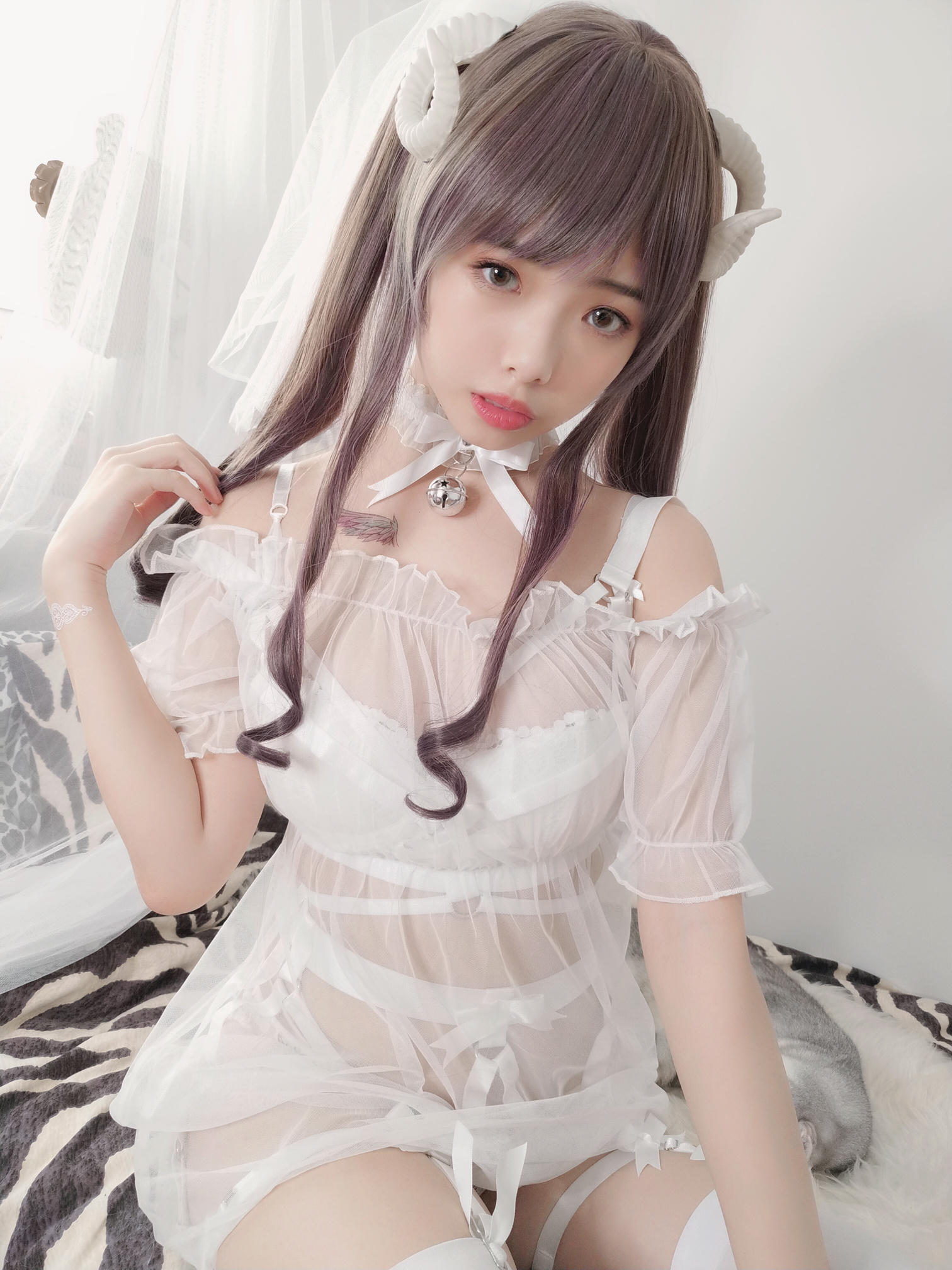 雯妹不讲道理 NO.016 绵羊白色绑带 [42P4V-429MB]_第1集