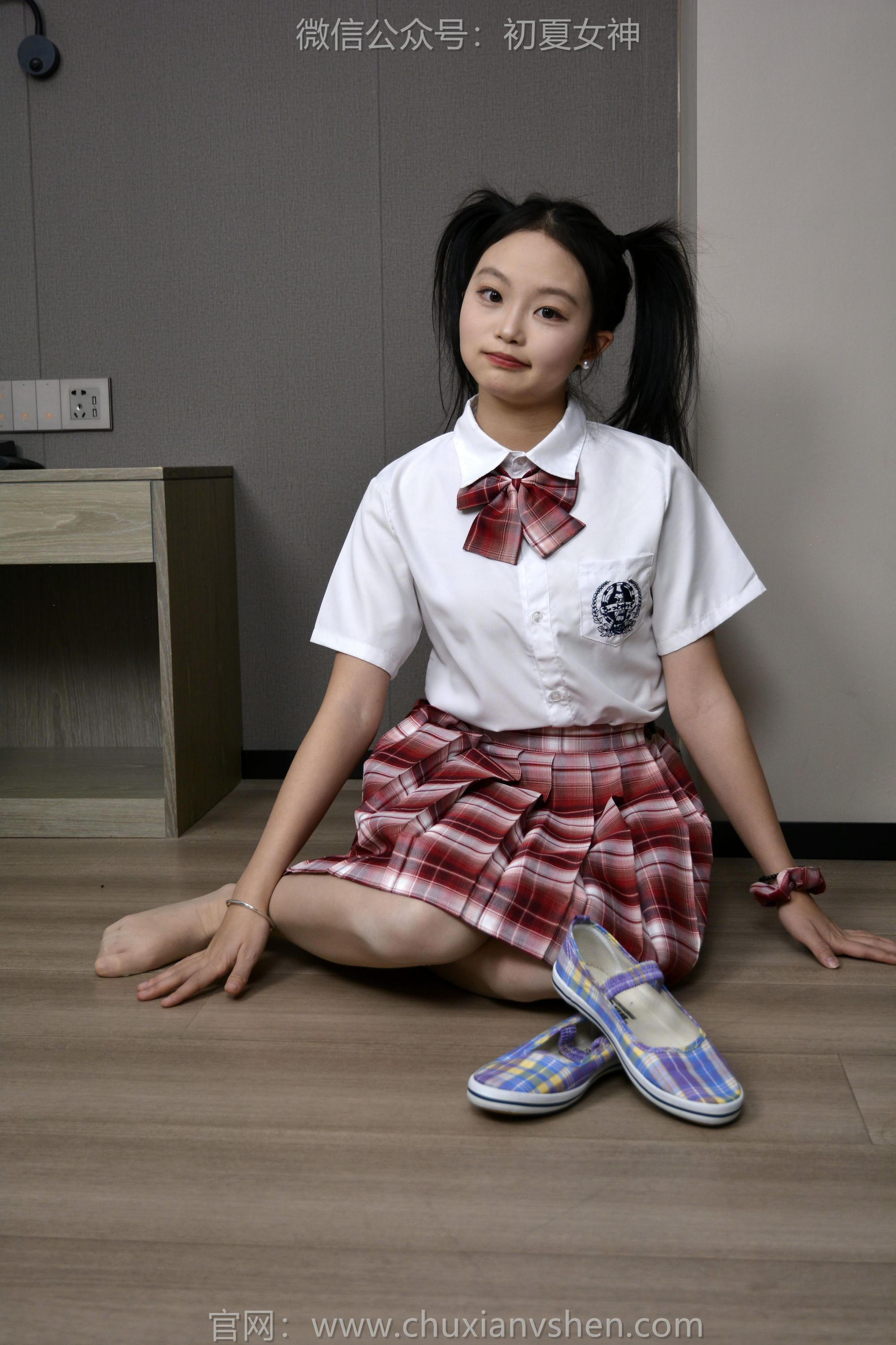 初夏女神 NO.131 双双 童年记忆[245P+3V／5.17GB]-红色JK_第1集