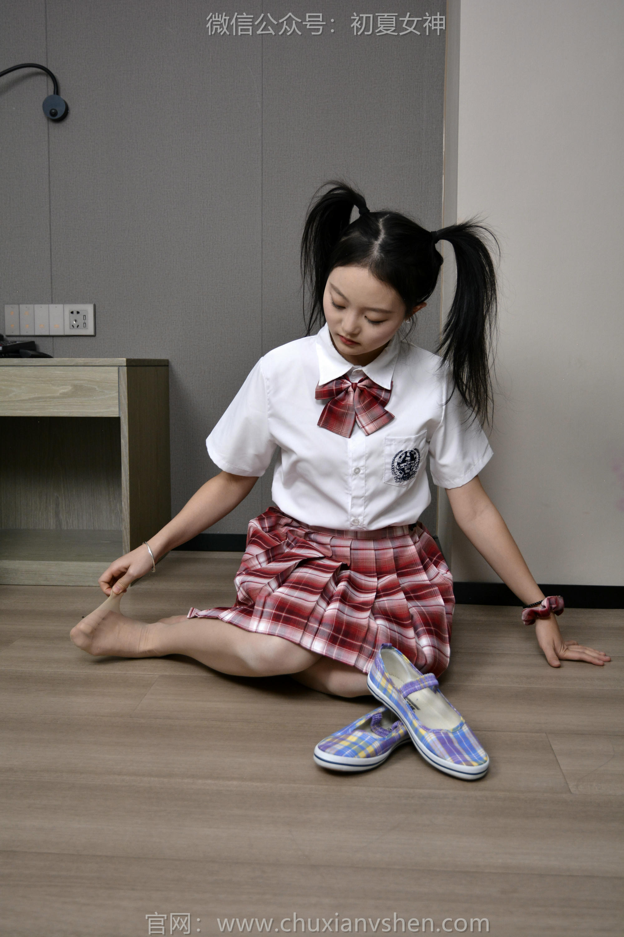 初夏女神 NO.131 双双 童年记忆[245P+3V／5.17GB]-红色JK_第1集