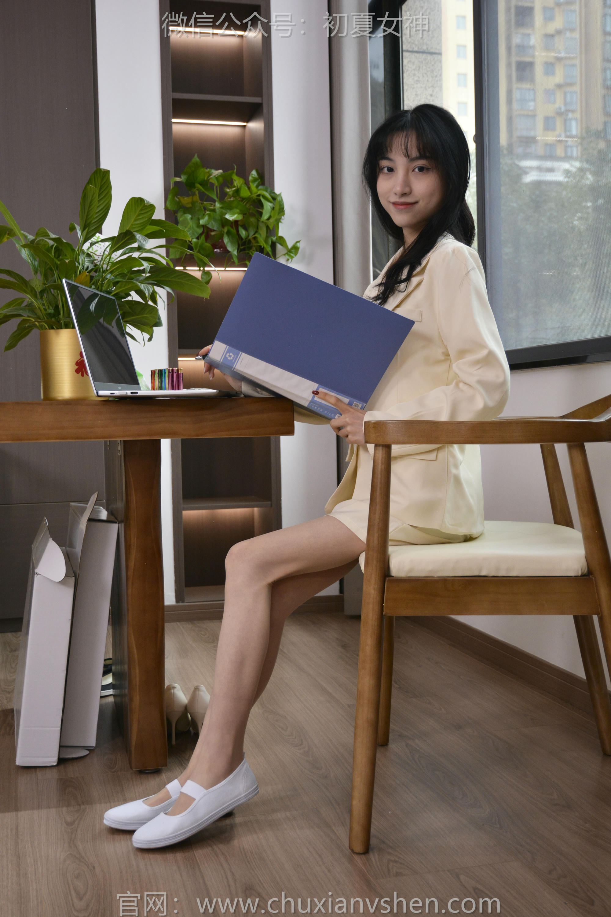 初夏女神 NO.138 柒柒 工作用鞋[140P+1V／4.34GB]_第2集