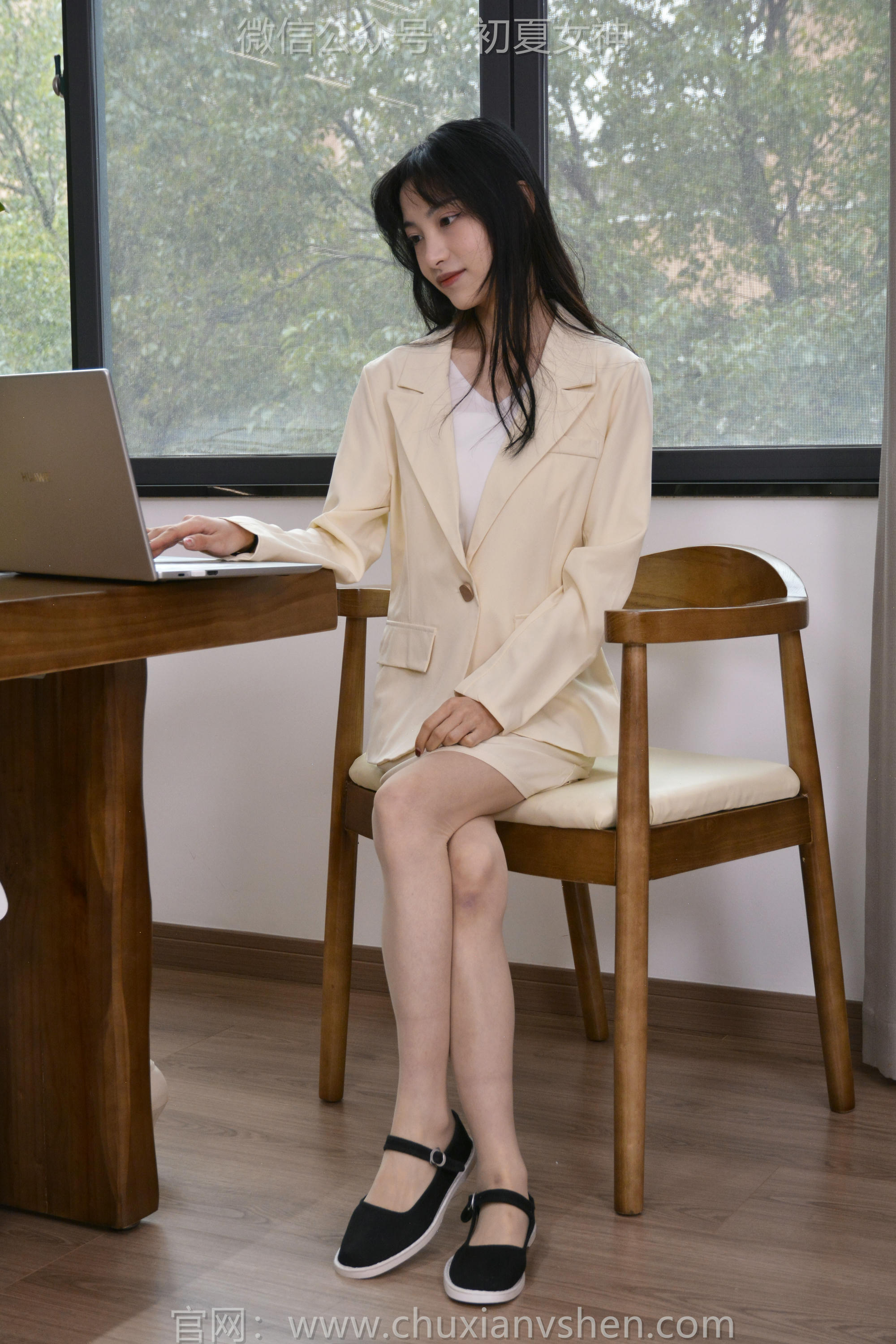 初夏女神 NO.138 柒柒 工作用鞋[140P+1V／4.34GB]_第3集