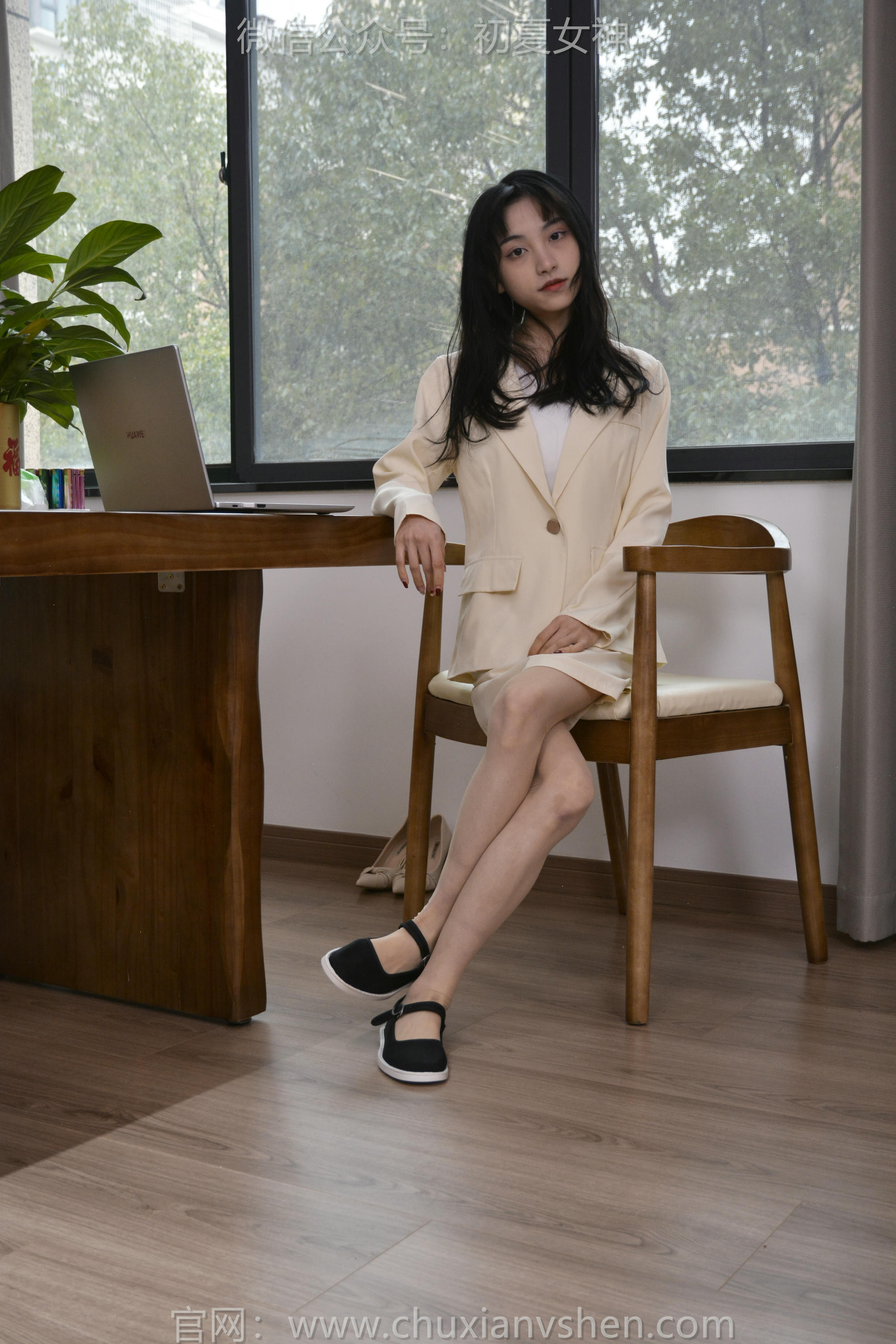 初夏女神 NO.138 柒柒 工作用鞋[140P+1V／4.34GB]_第3集