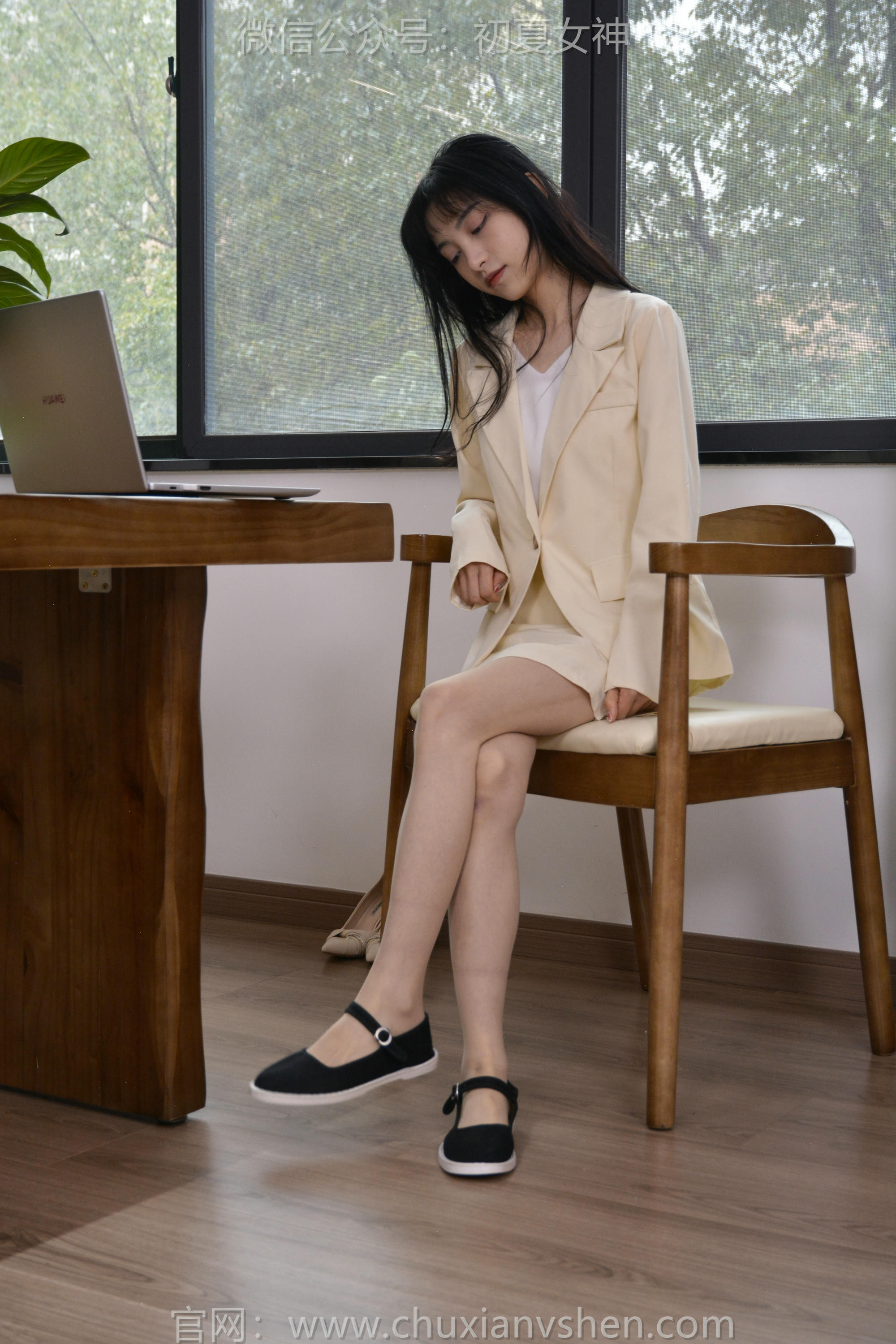 初夏女神 NO.138 柒柒 工作用鞋[140P+1V／4.34GB]_第3集