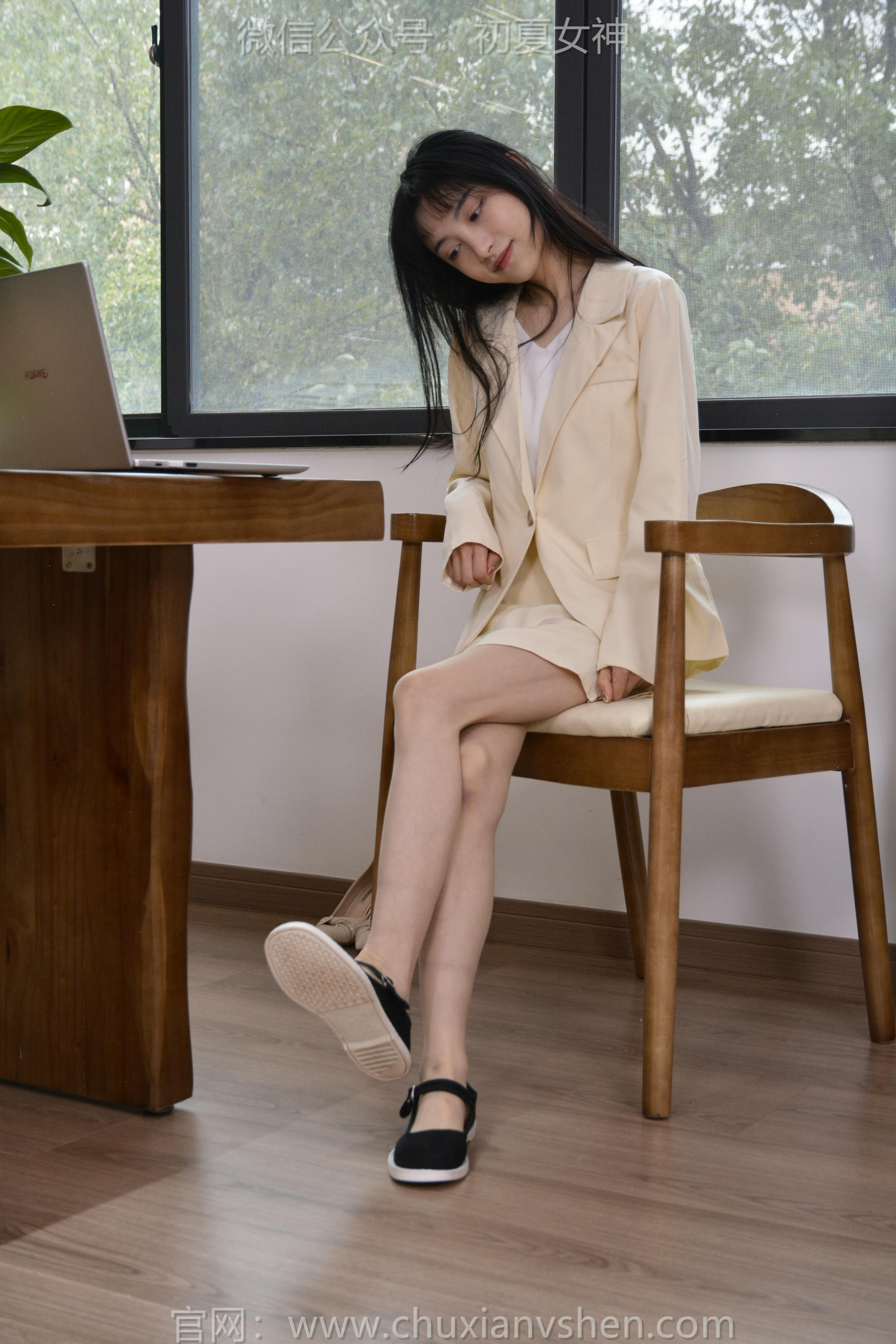 初夏女神 NO.138 柒柒 工作用鞋[140P+1V／4.34GB]_第3集