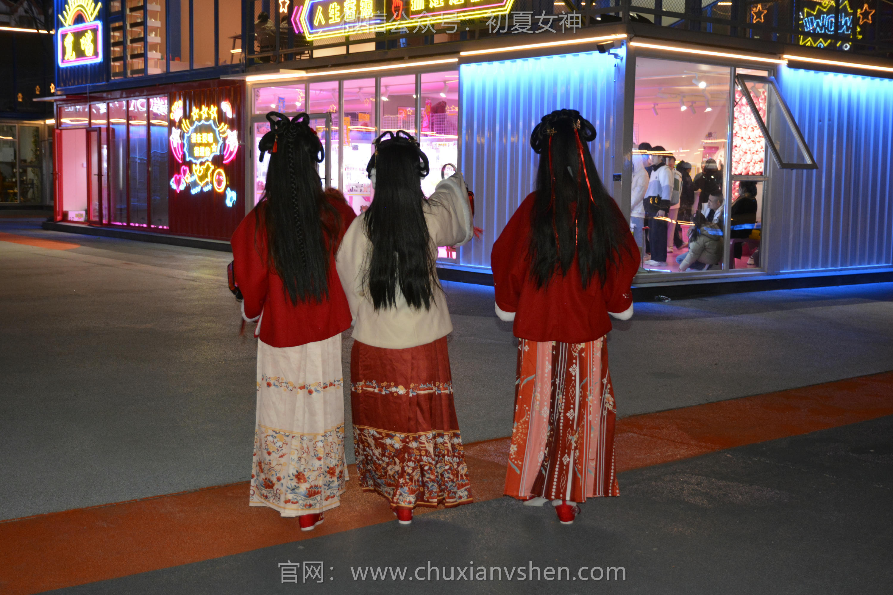 初夏女神 NO.139 双双&秀秀&情情 新年快乐[110P+1V／3.06GB]_第1集