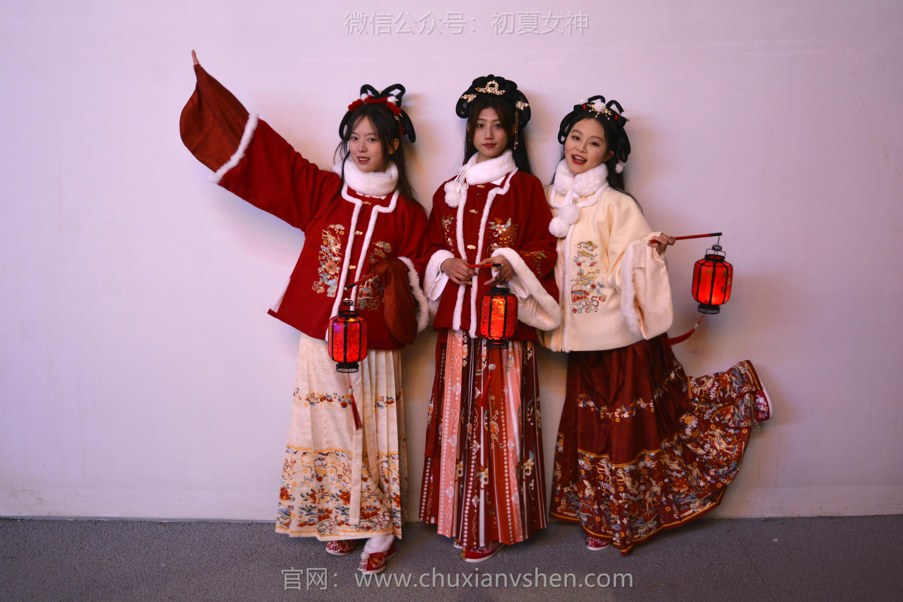 初夏女神 NO.139 双双&秀秀&情情 新年快乐[110P+1V／3.06GB]_第3集