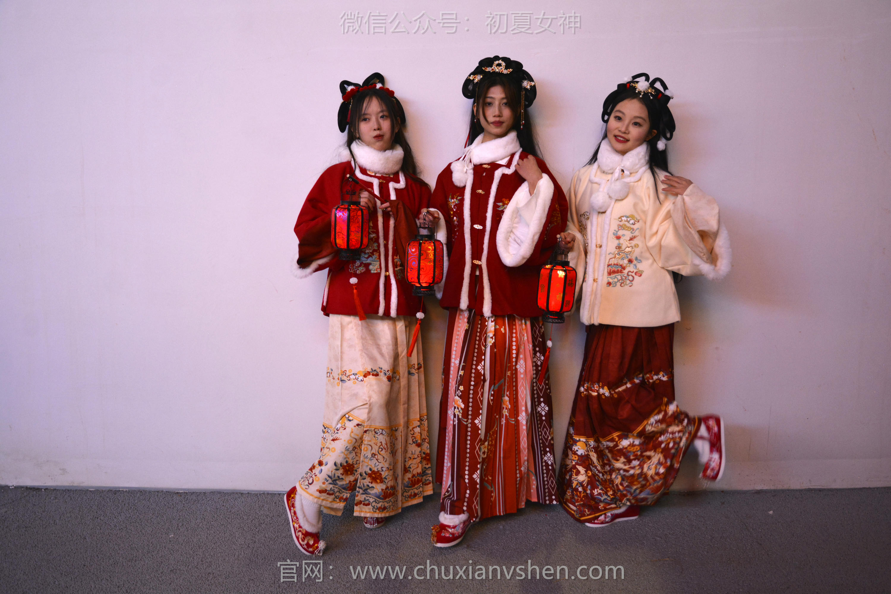 初夏女神 NO.139 双双&秀秀&情情 新年快乐[110P+1V／3.06GB]_第3集