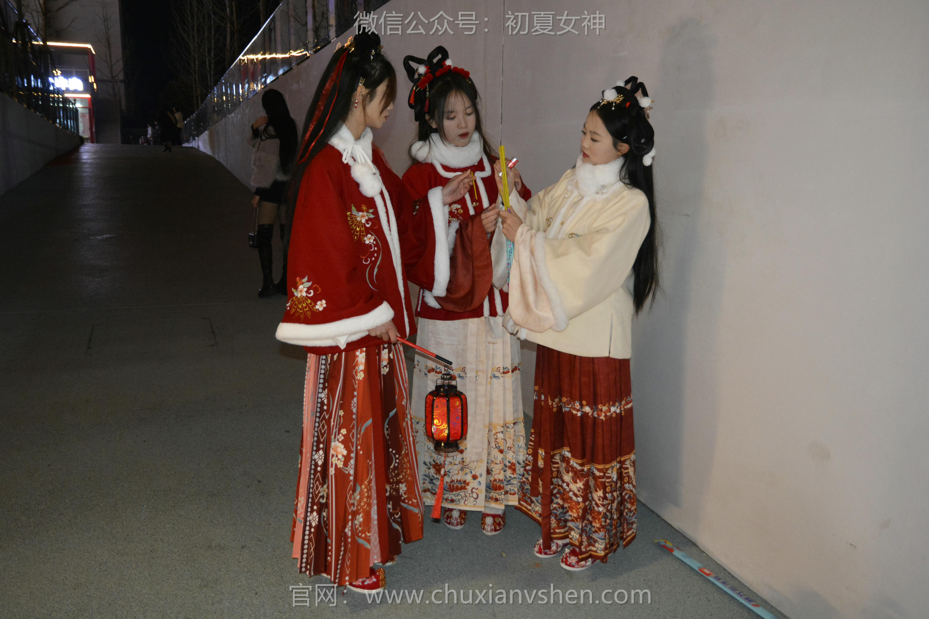 初夏女神 NO.139 双双&秀秀&情情 新年快乐[110P+1V／3.06GB]_第4集