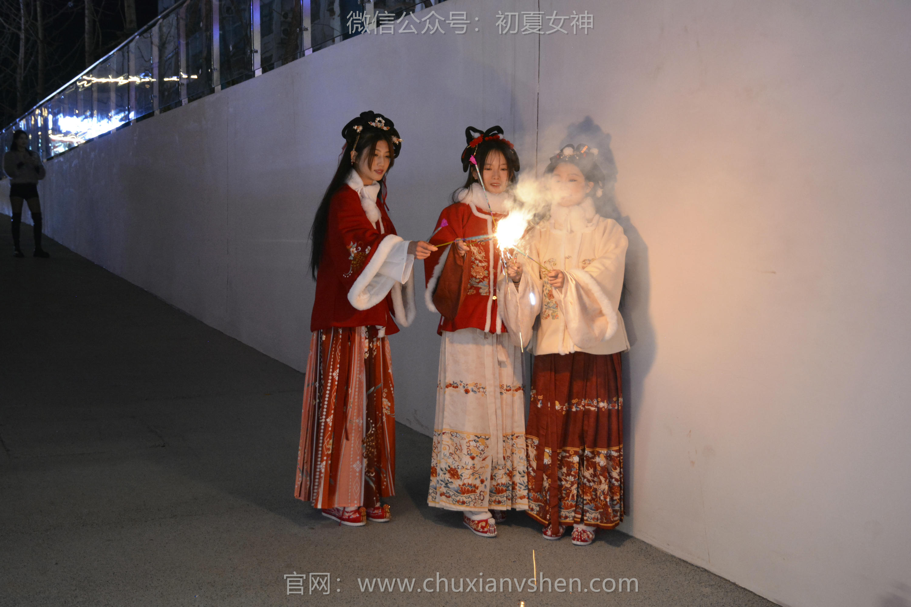 初夏女神 NO.139 双双&秀秀&情情 新年快乐[110P+1V／3.06GB]_第4集