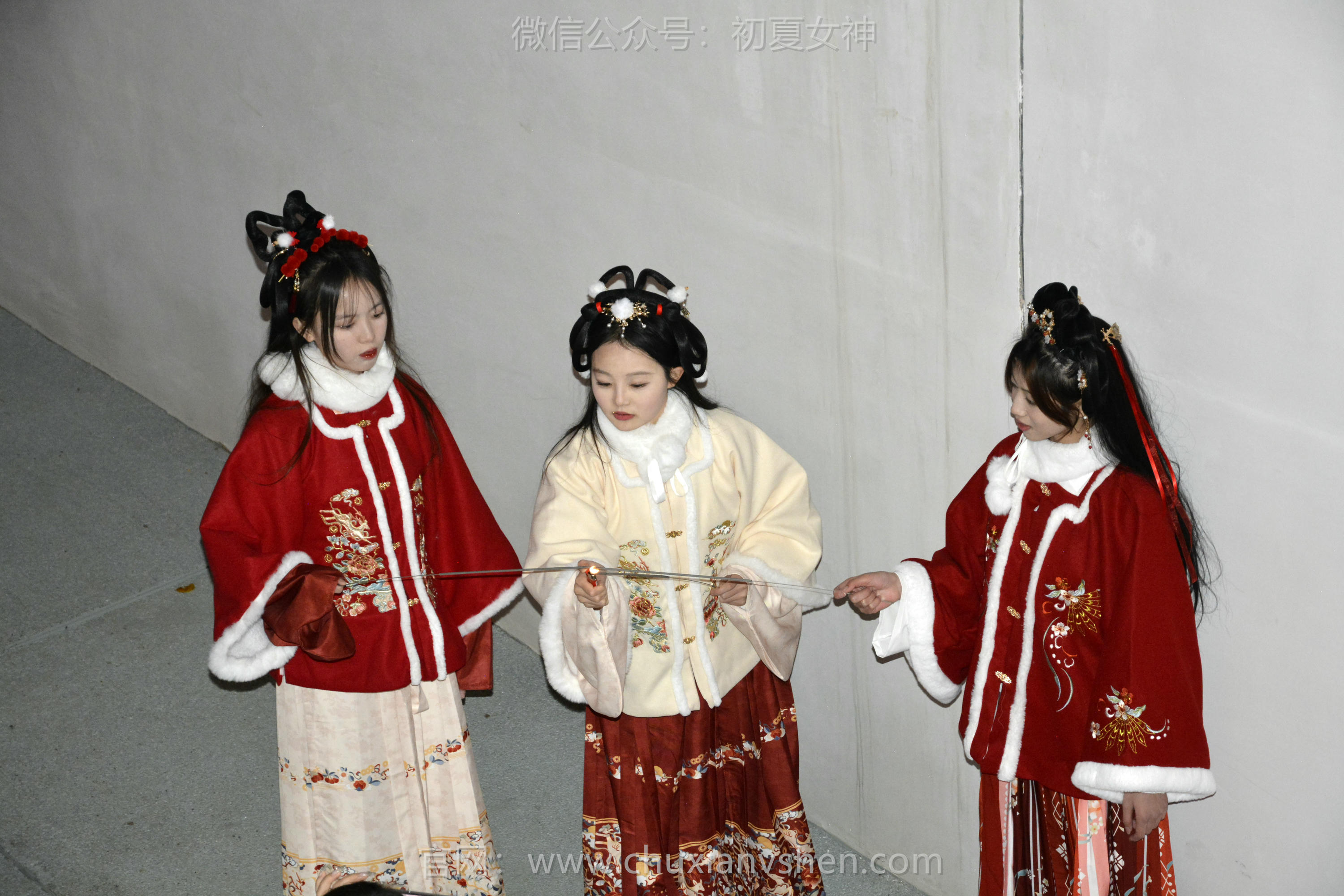 初夏女神 NO.139 双双&秀秀&情情 新年快乐[110P+1V／3.06GB]_第4集