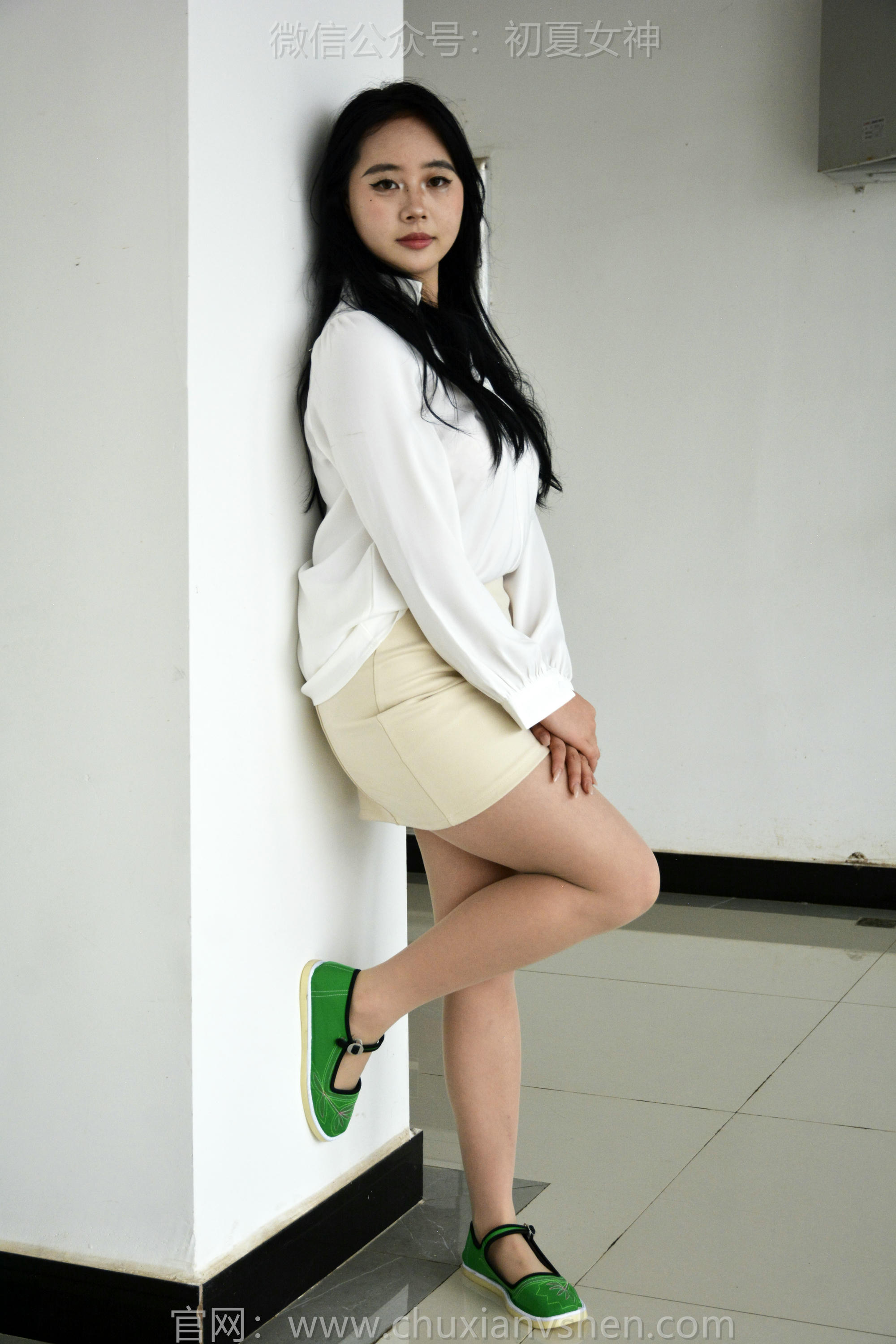 初夏女神 NO.144 小钰 炫丽布鞋[120P+1V／5.70GB]_第1集