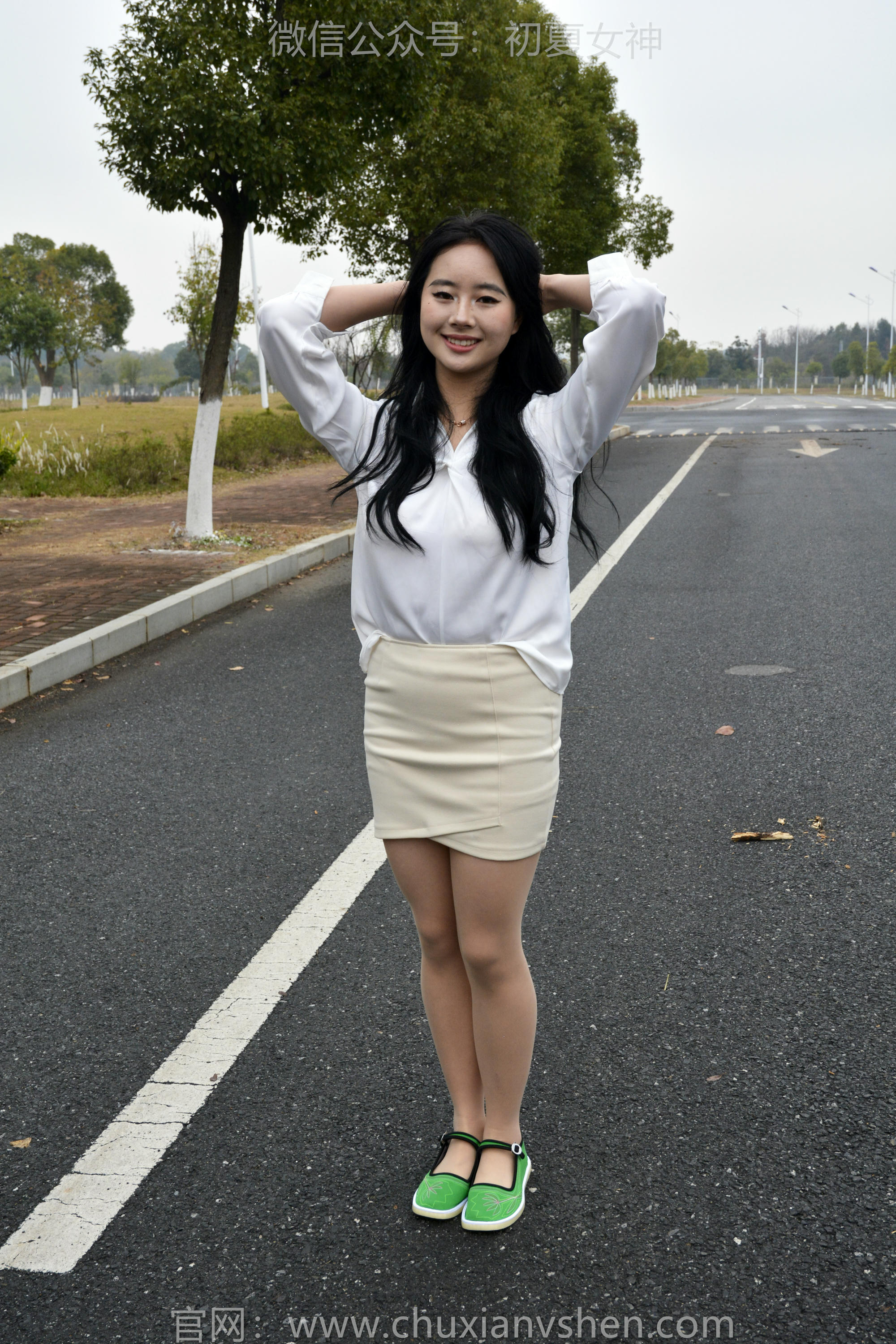 初夏女神 NO.144 小钰 炫丽布鞋[120P+1V／5.70GB]_第2集