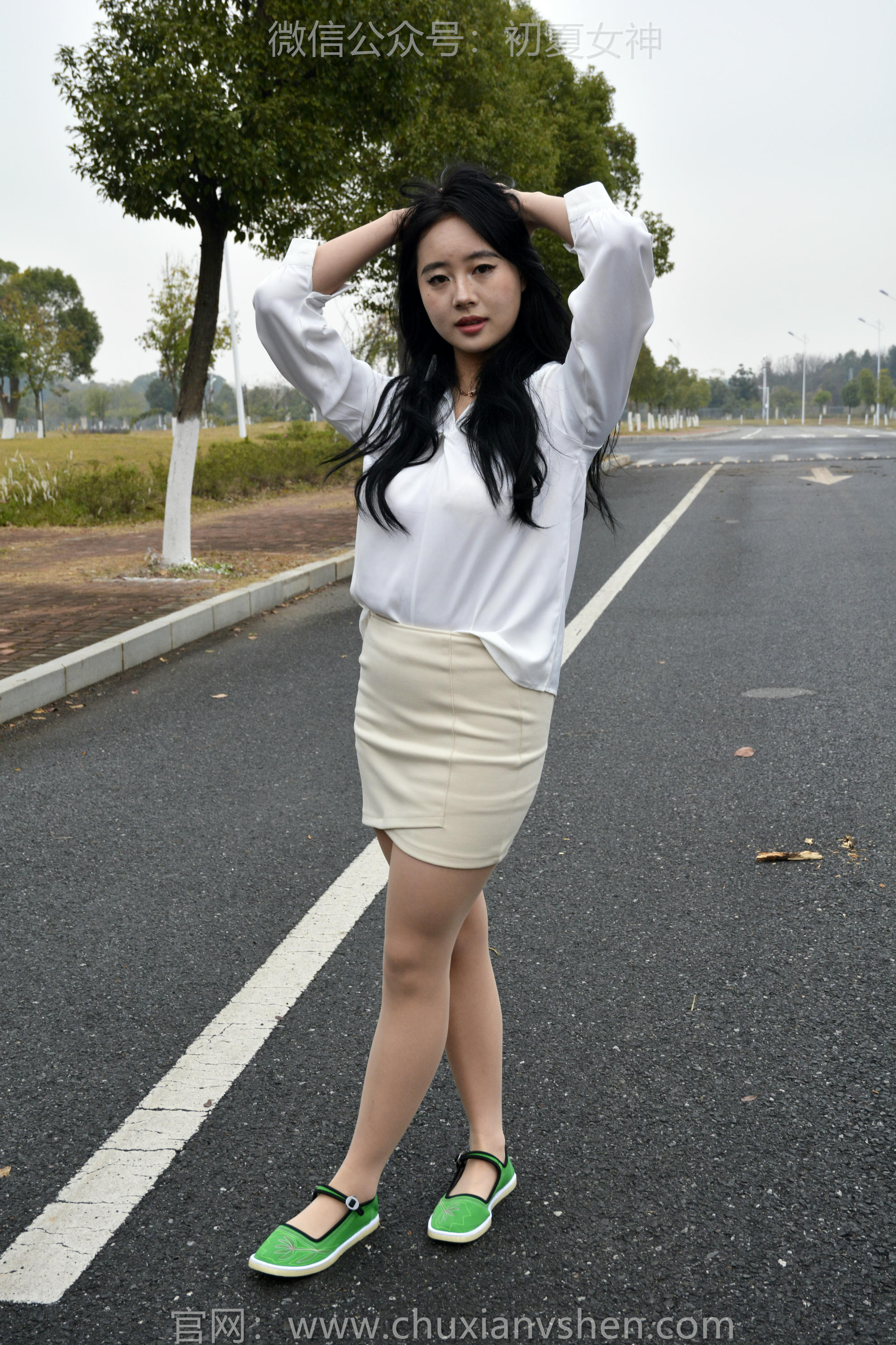 初夏女神 NO.144 小钰 炫丽布鞋[120P+1V／5.70GB]_第2集