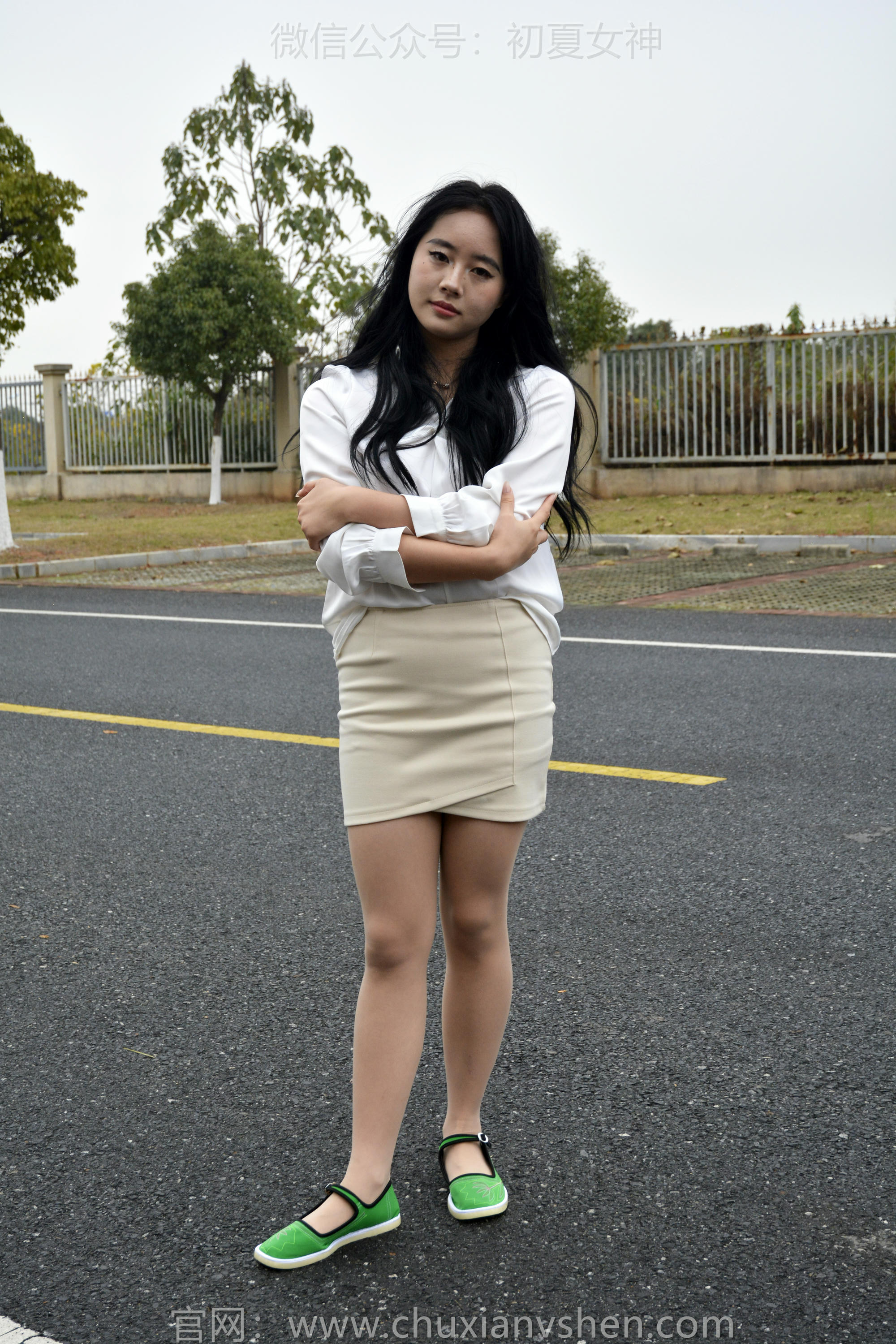 初夏女神 NO.144 小钰 炫丽布鞋[120P+1V／5.70GB]_第2集