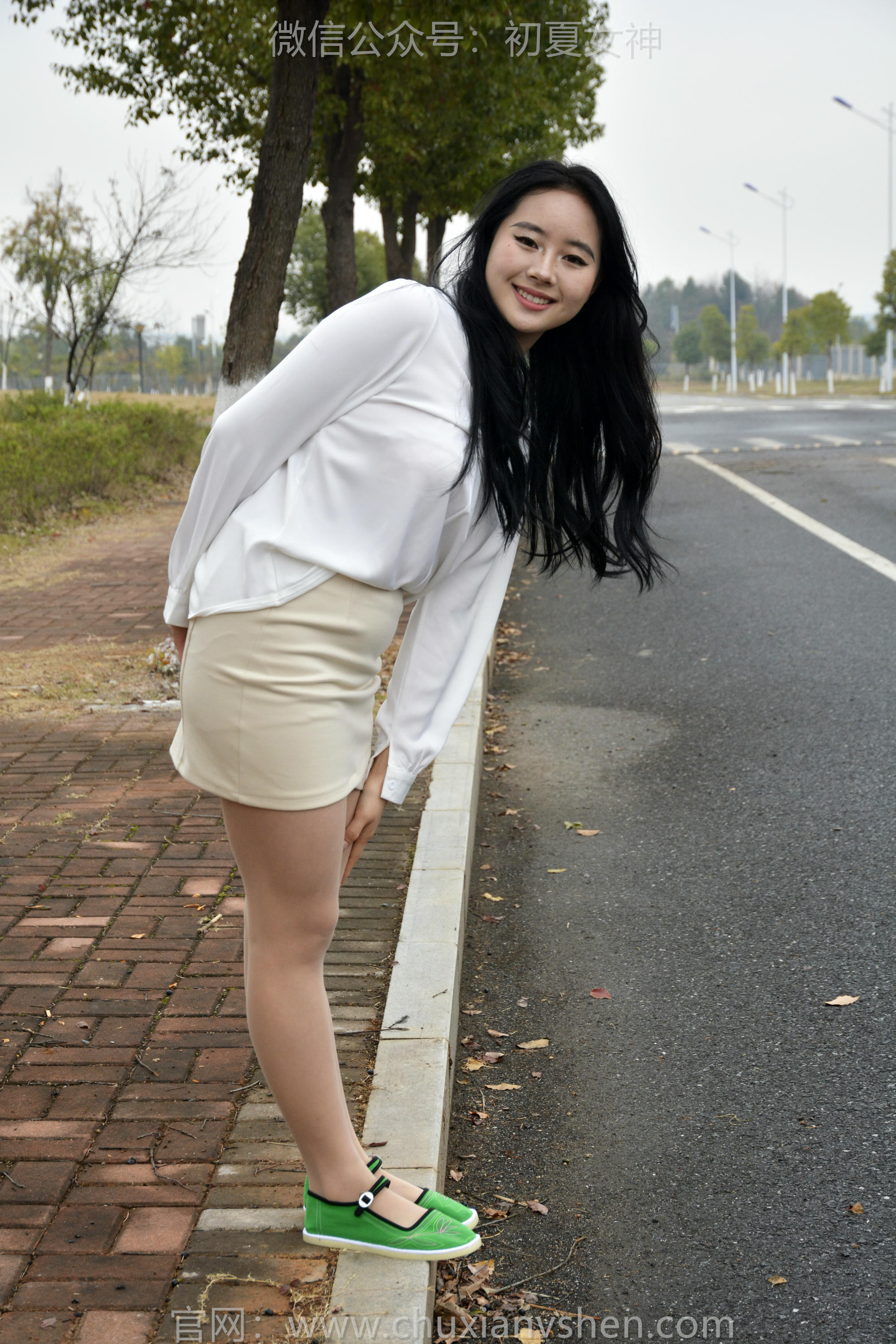 初夏女神 NO.144 小钰 炫丽布鞋[120P+1V／5.70GB]_第2集