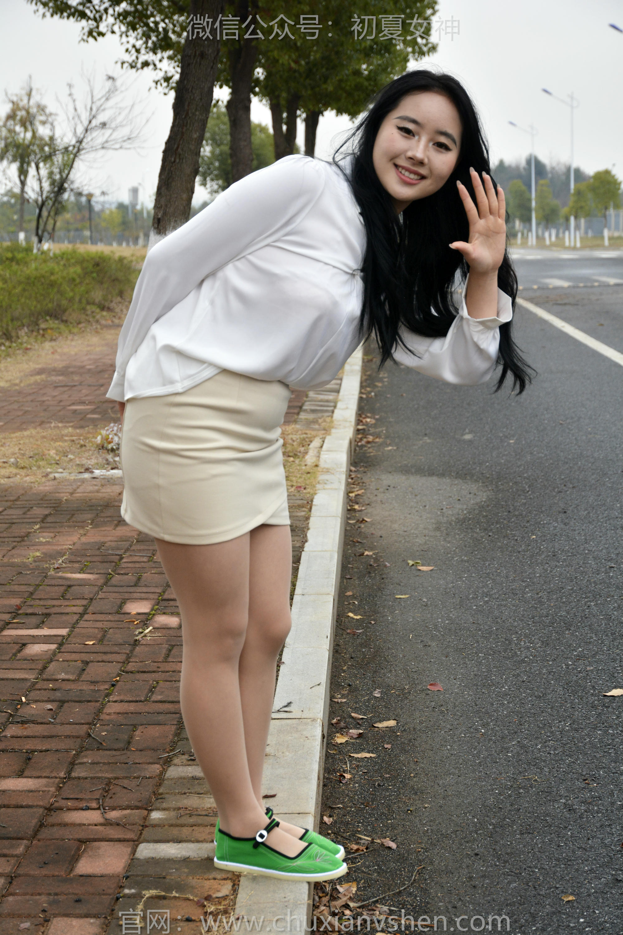 初夏女神 NO.144 小钰 炫丽布鞋[120P+1V／5.70GB]_第2集