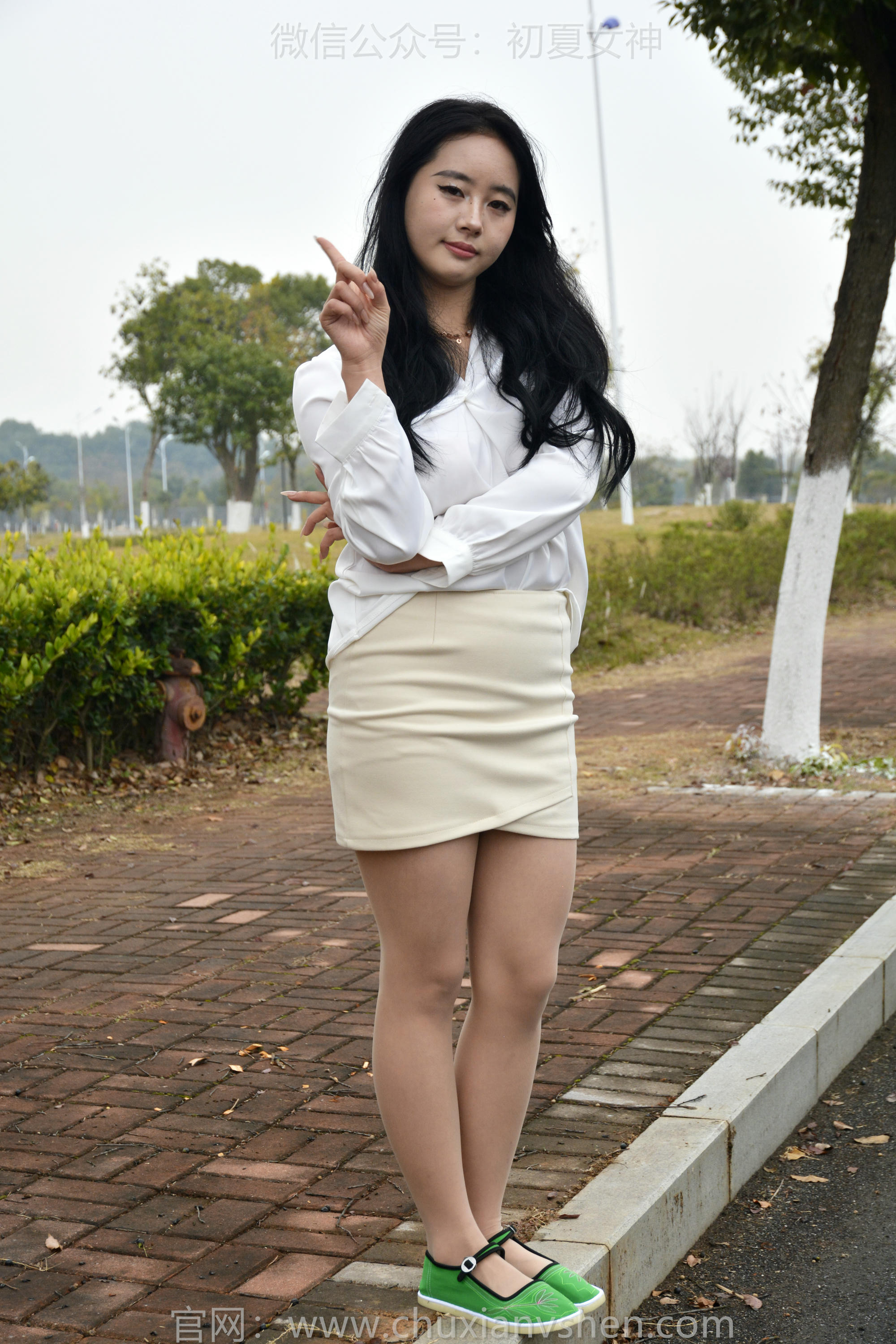 初夏女神 NO.144 小钰 炫丽布鞋[120P+1V／5.70GB]_第2集