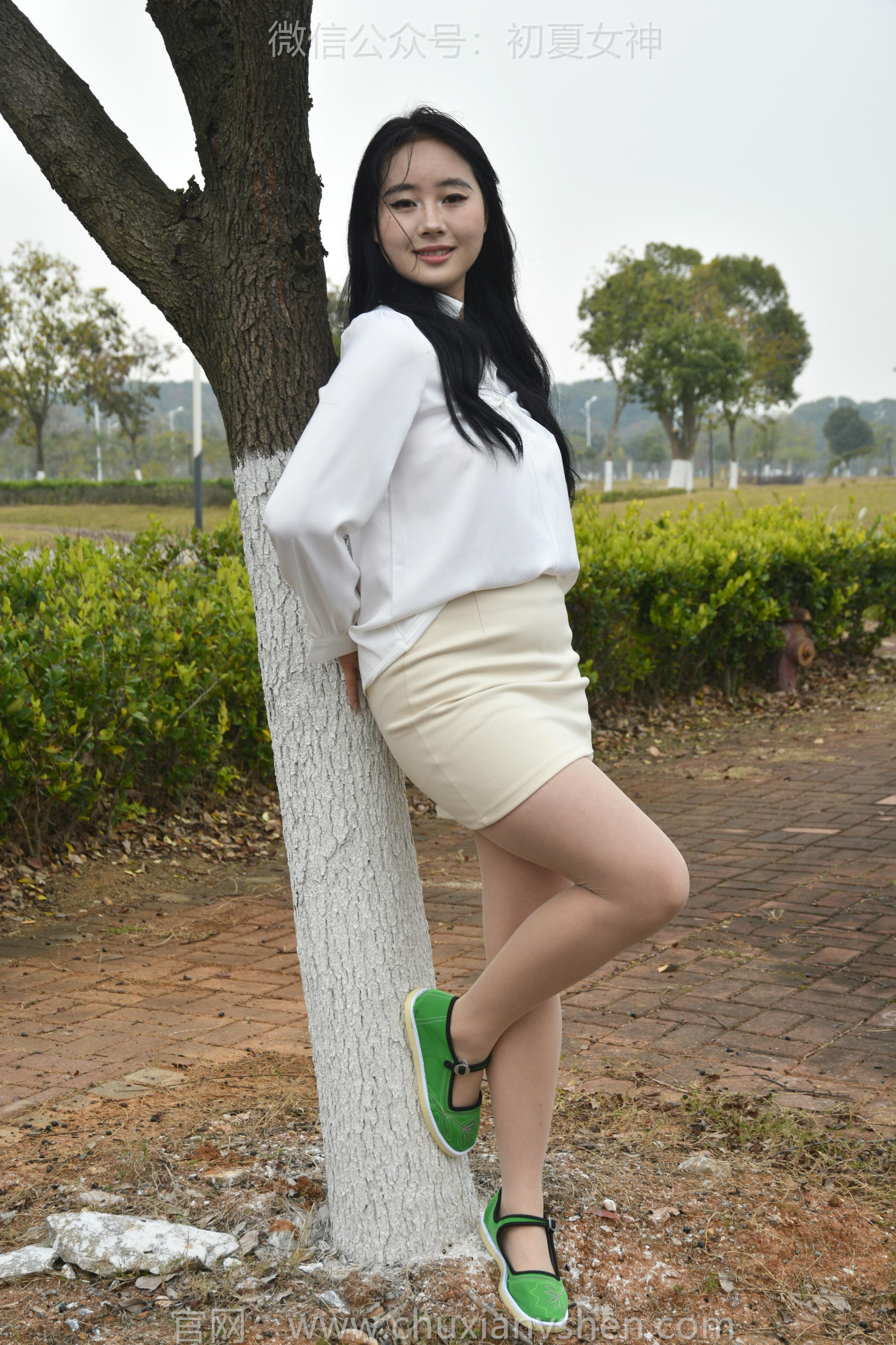 初夏女神 NO.144 小钰 炫丽布鞋[120P+1V／5.70GB]_第2集