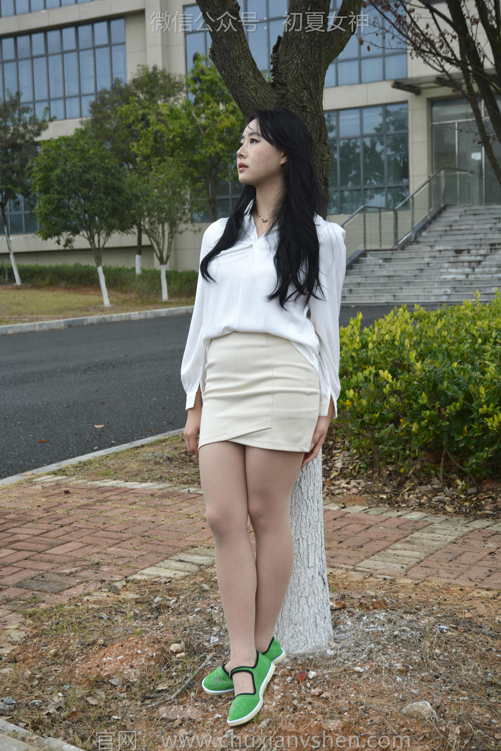 初夏女神 NO.144 小钰 炫丽布鞋[120P+1V／5.70GB]_第2集