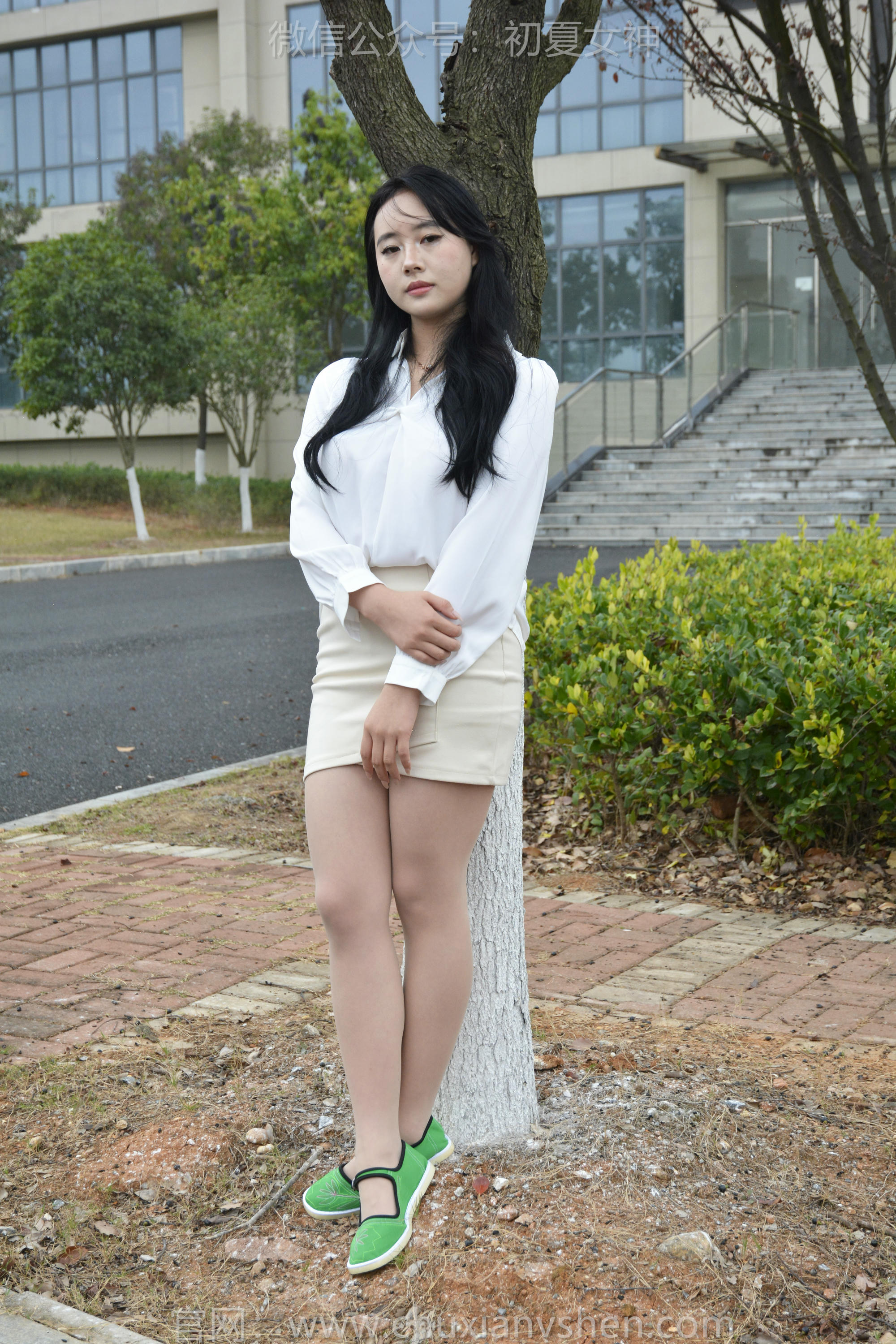 初夏女神 NO.144 小钰 炫丽布鞋[120P+1V／5.70GB]_第2集