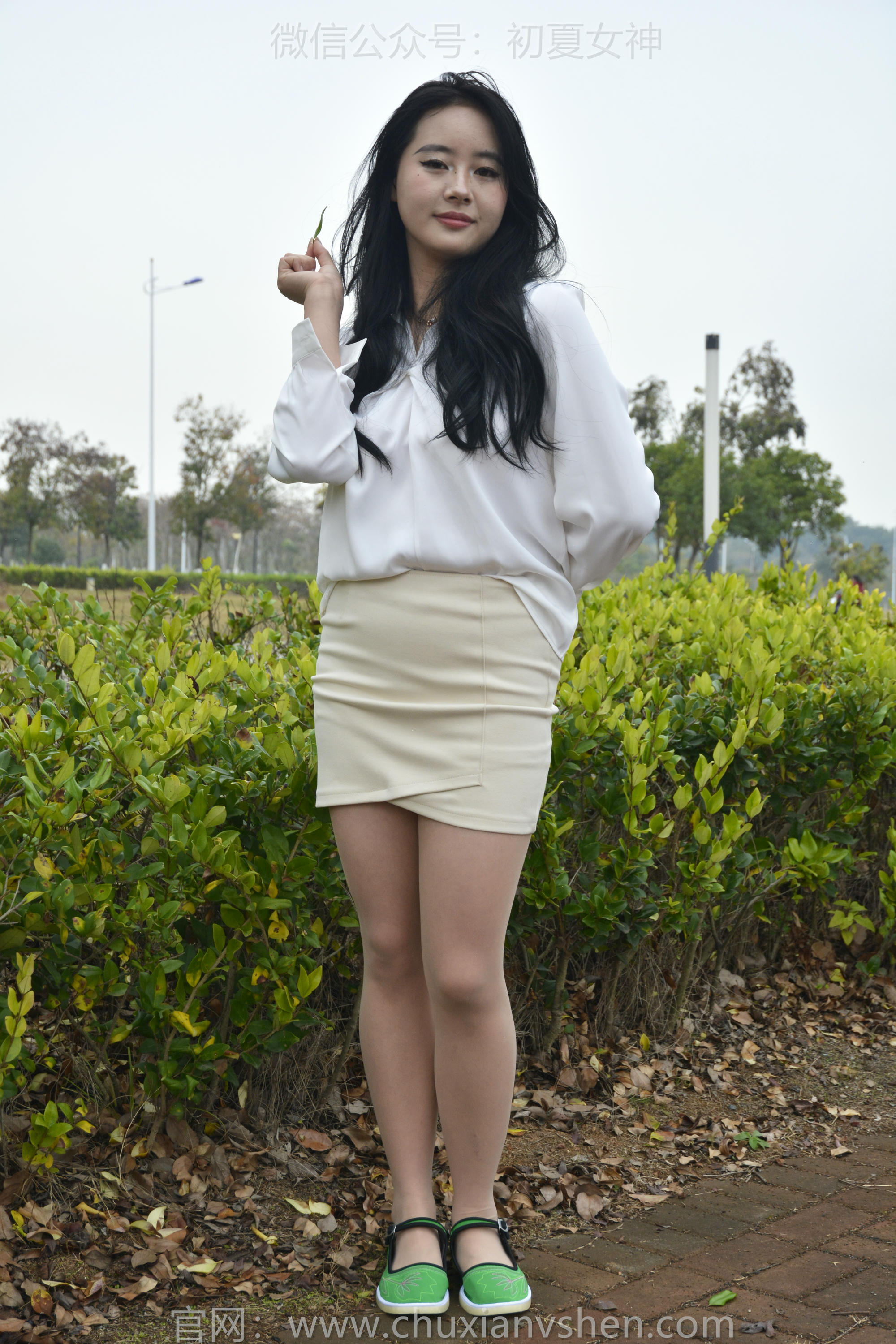 初夏女神 NO.144 小钰 炫丽布鞋[120P+1V／5.70GB]_第2集