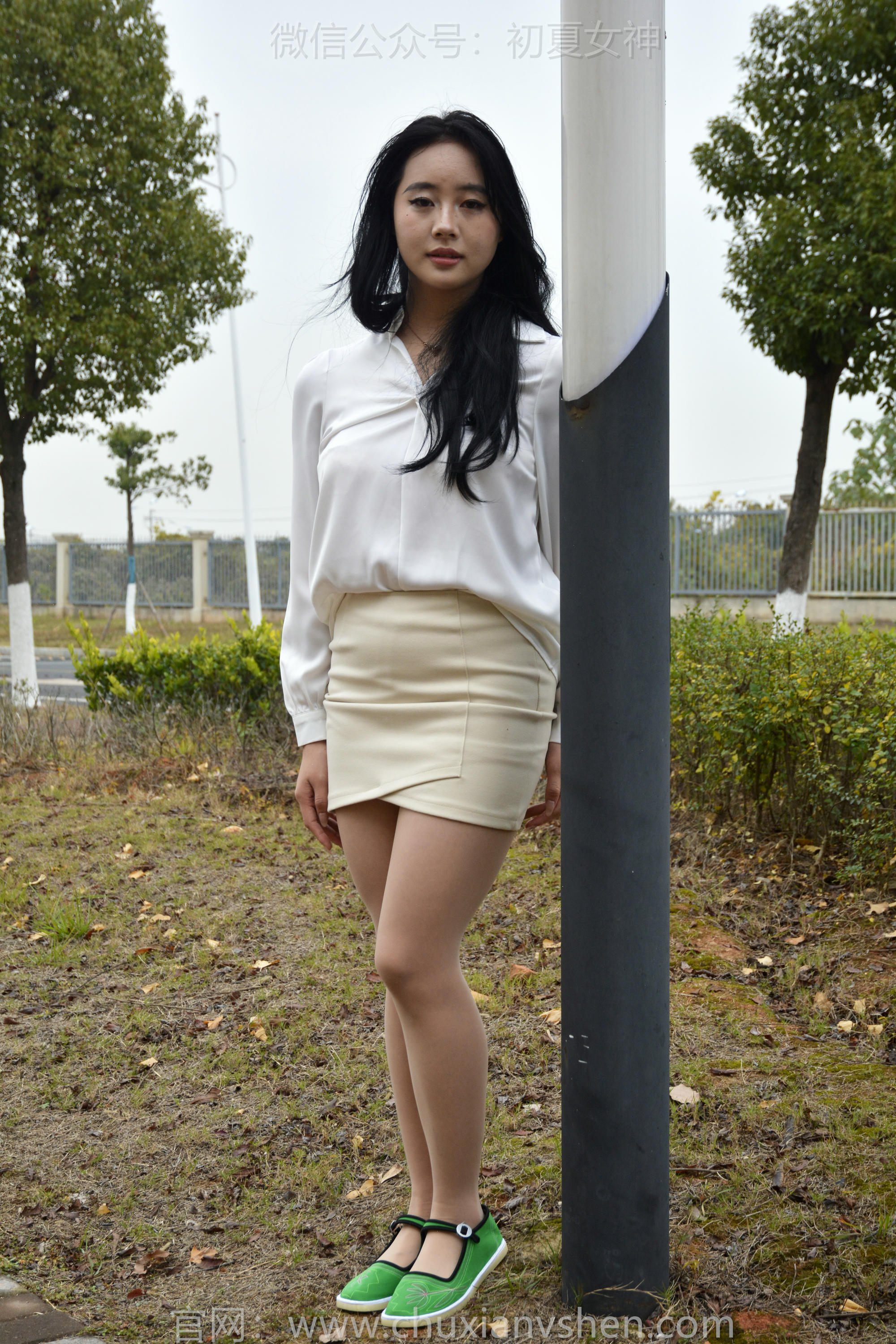 初夏女神 NO.144 小钰 炫丽布鞋[120P+1V／5.70GB]_第2集