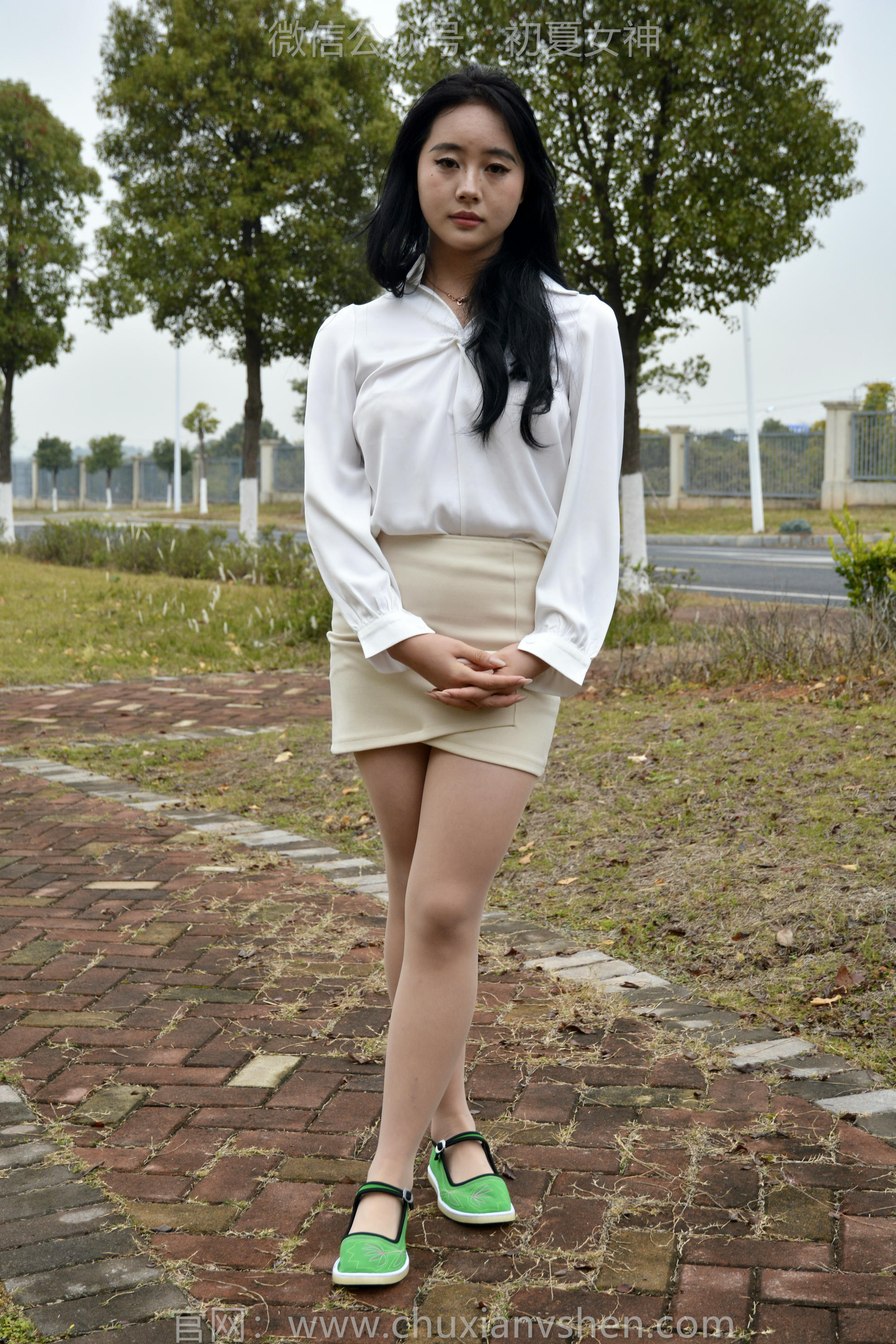 初夏女神 NO.144 小钰 炫丽布鞋[120P+1V／5.70GB]_第2集