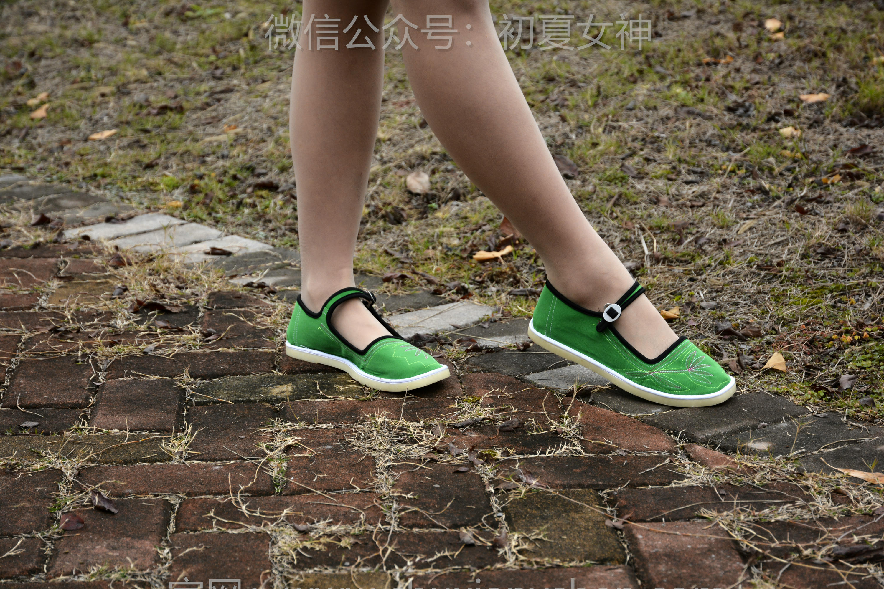 初夏女神 NO.144 小钰 炫丽布鞋[120P+1V／5.70GB]_第2集