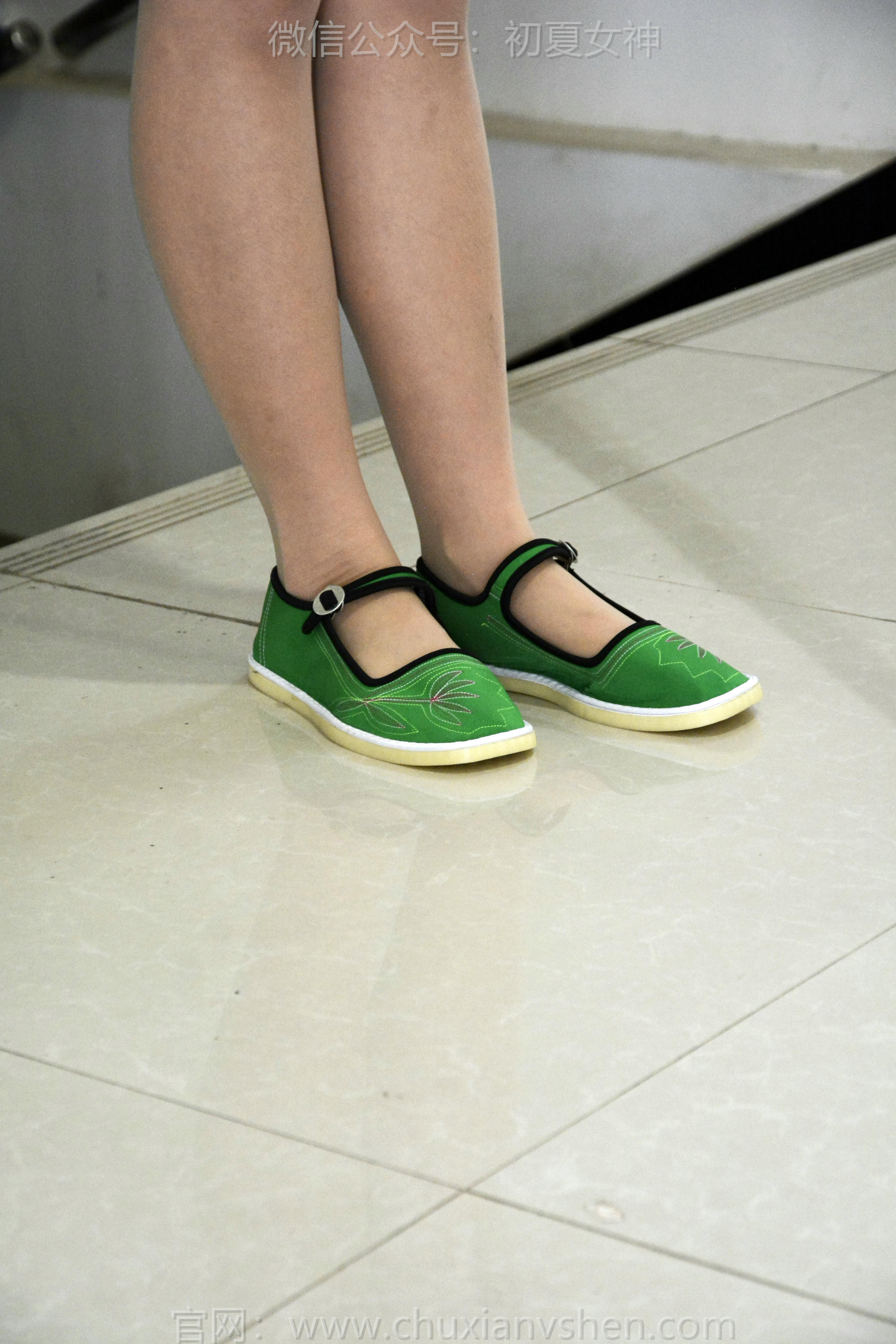 初夏女神 NO.144 小钰 炫丽布鞋[120P+1V／5.70GB]_第1集