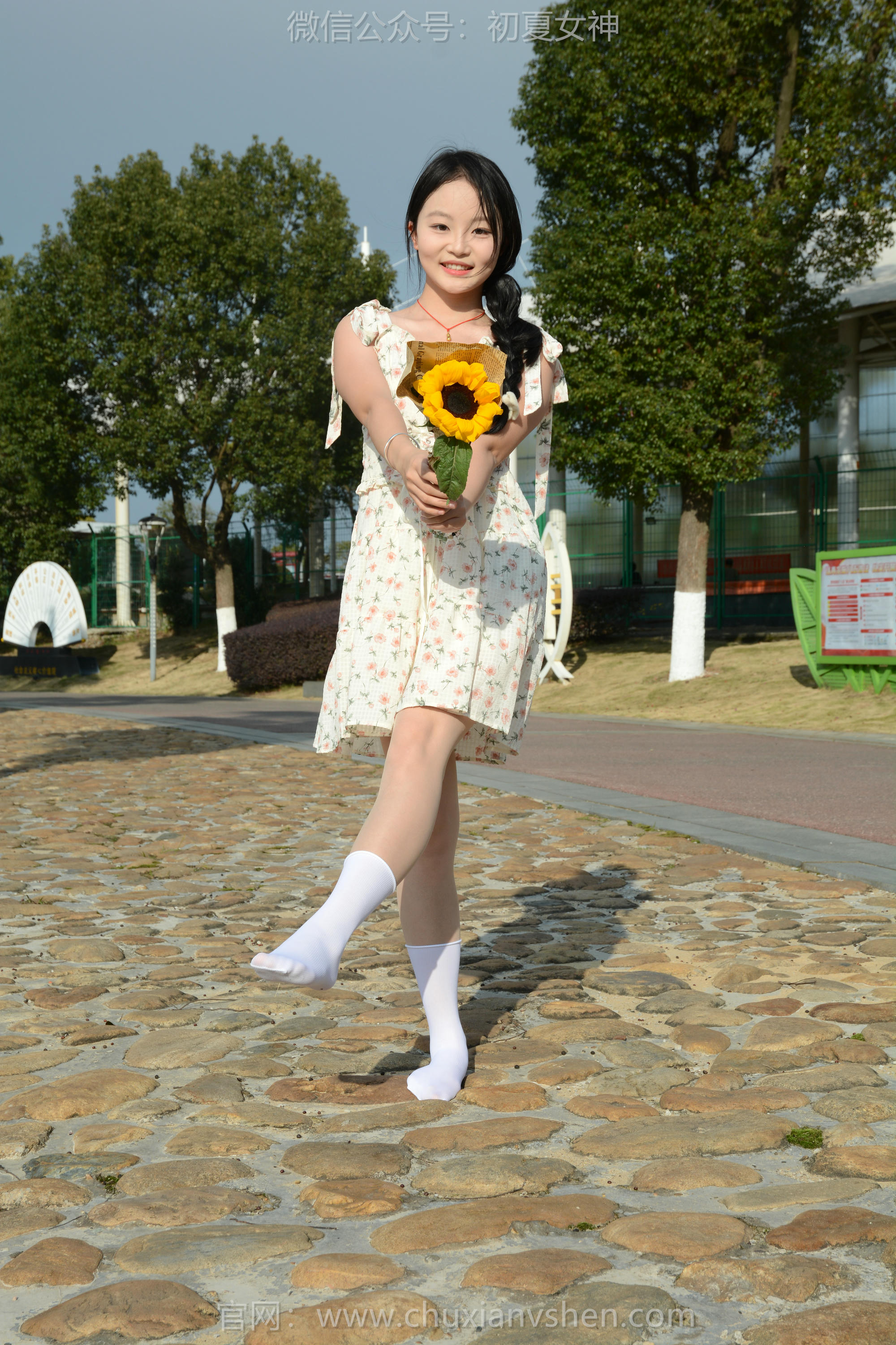 初夏女神 NO.150 双双 迎春碎花裙 [140P1V-5.68GB]_第4集