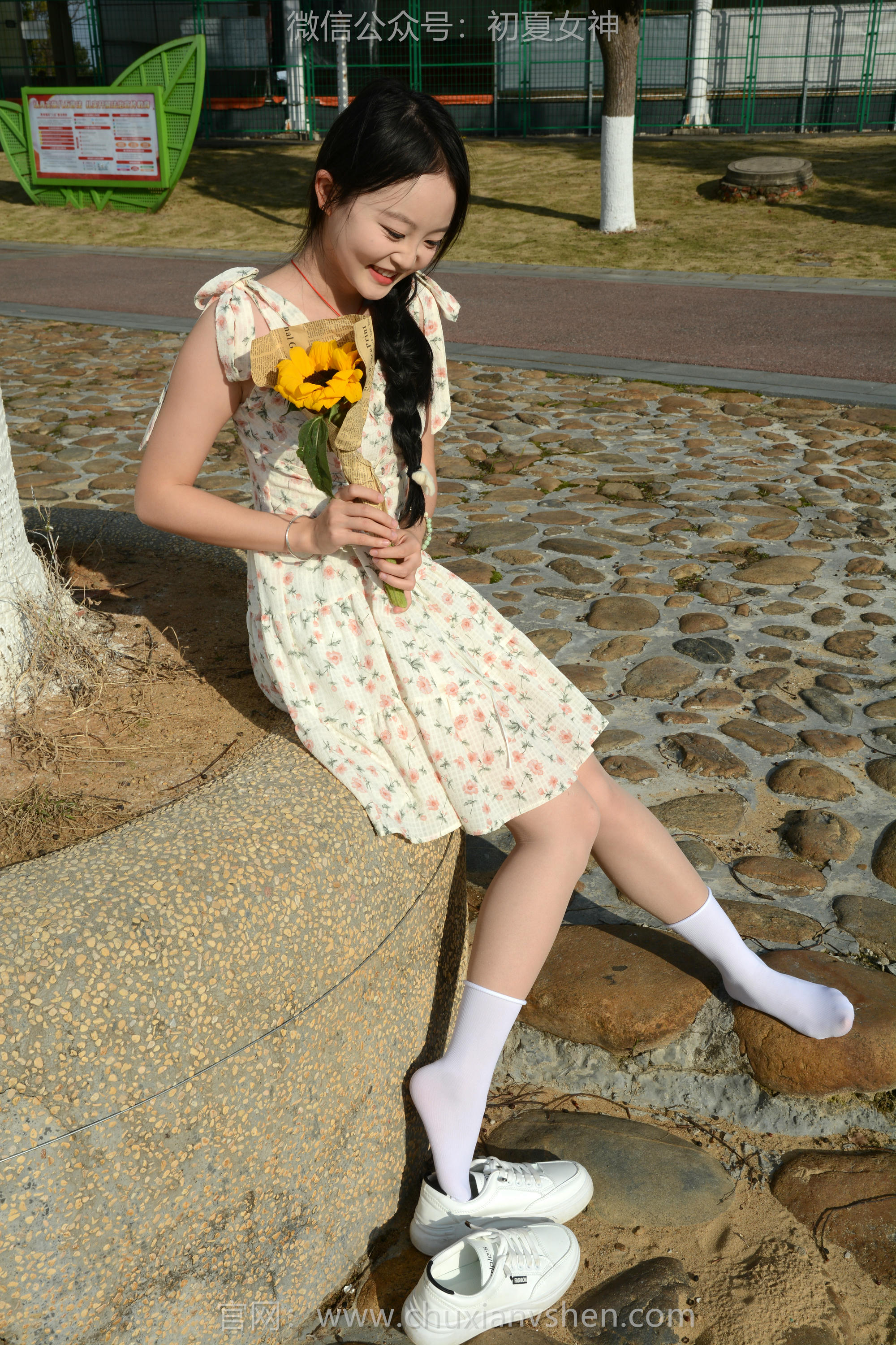 初夏女神 NO.150 双双 迎春碎花裙 [140P1V-5.68GB]_第5集