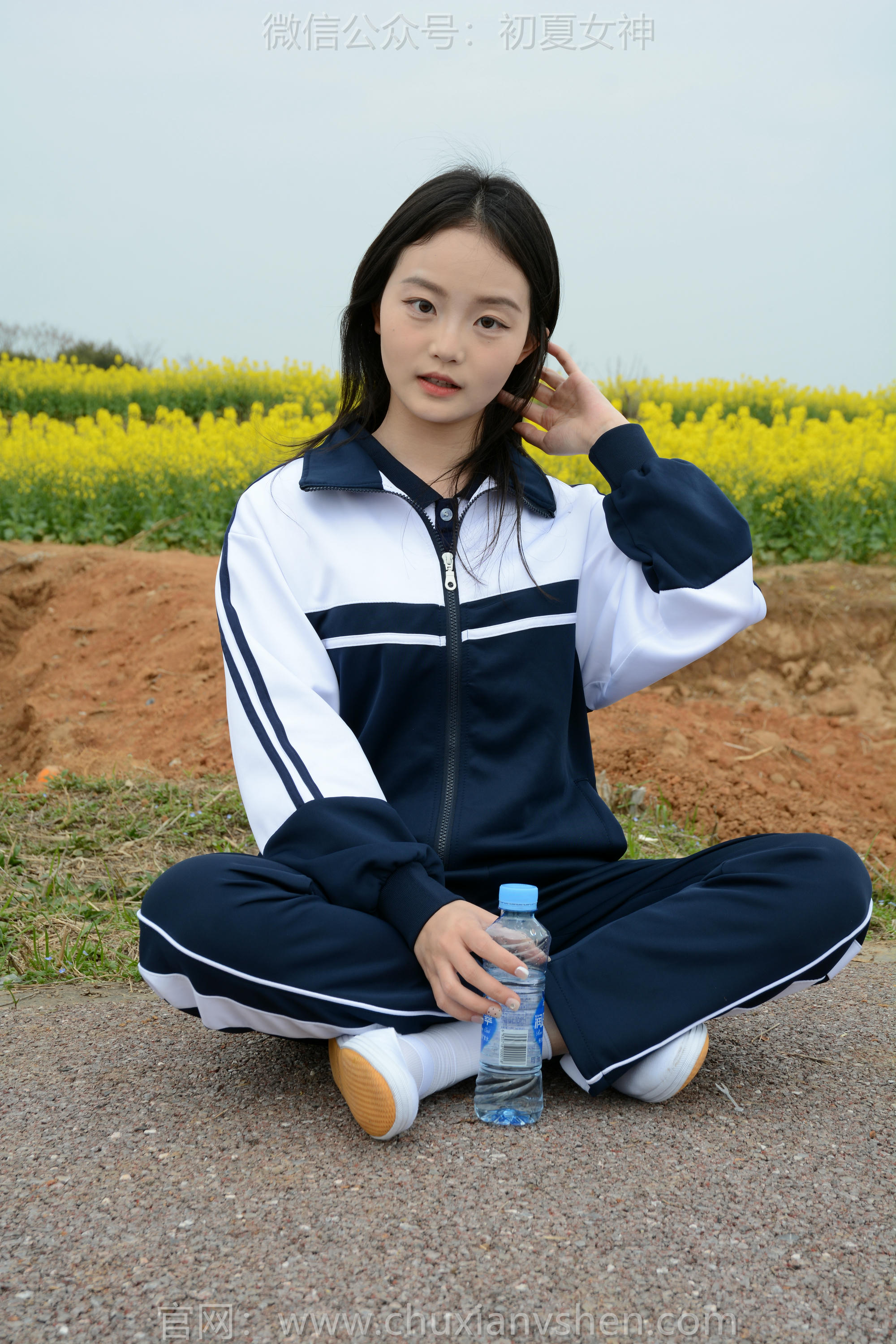 初夏女神 NO.156 双双 油菜花地 [100P1V-3.35GB]_第1集