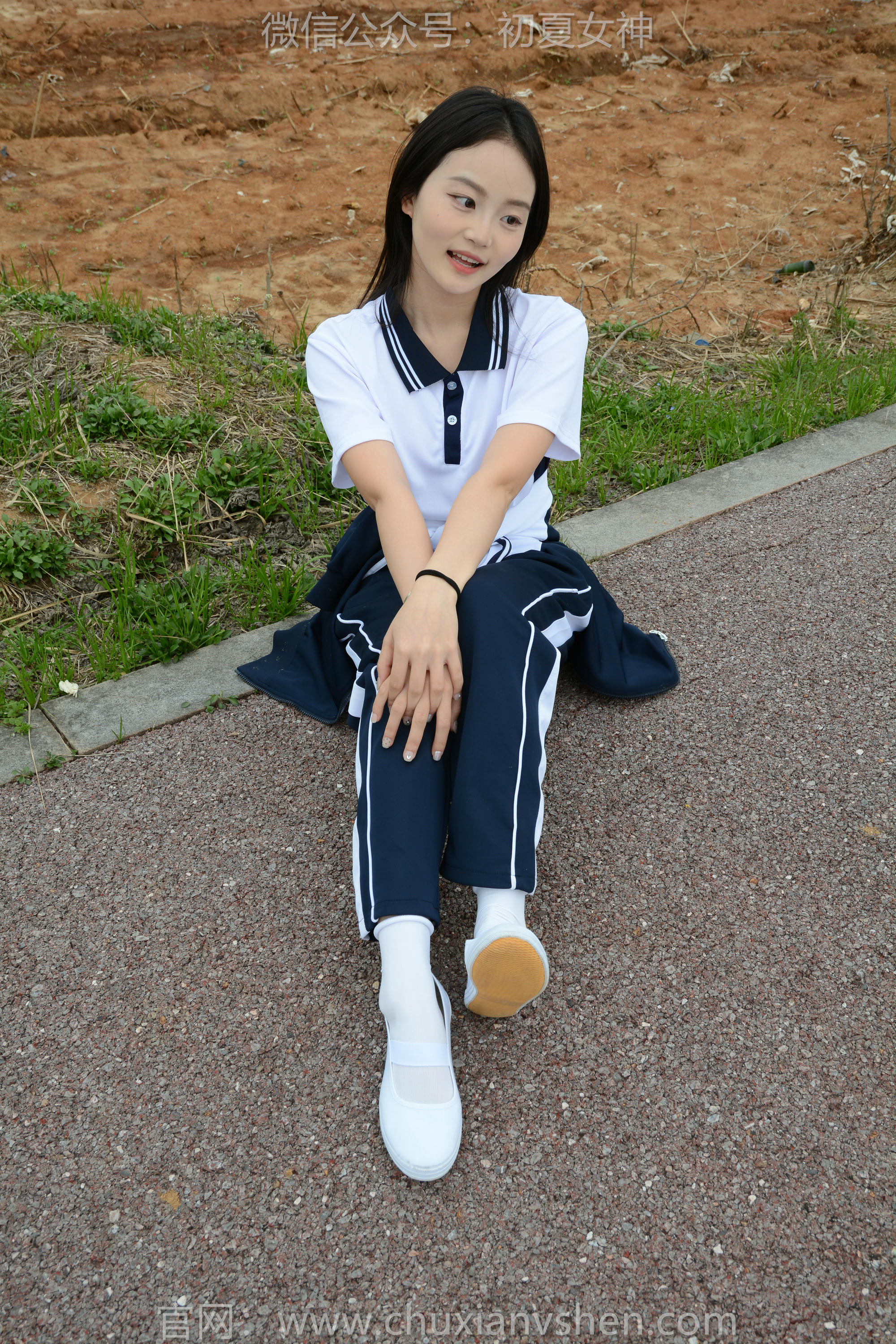 初夏女神 NO.156 双双 油菜花地 [100P1V-3.35GB]_第5集