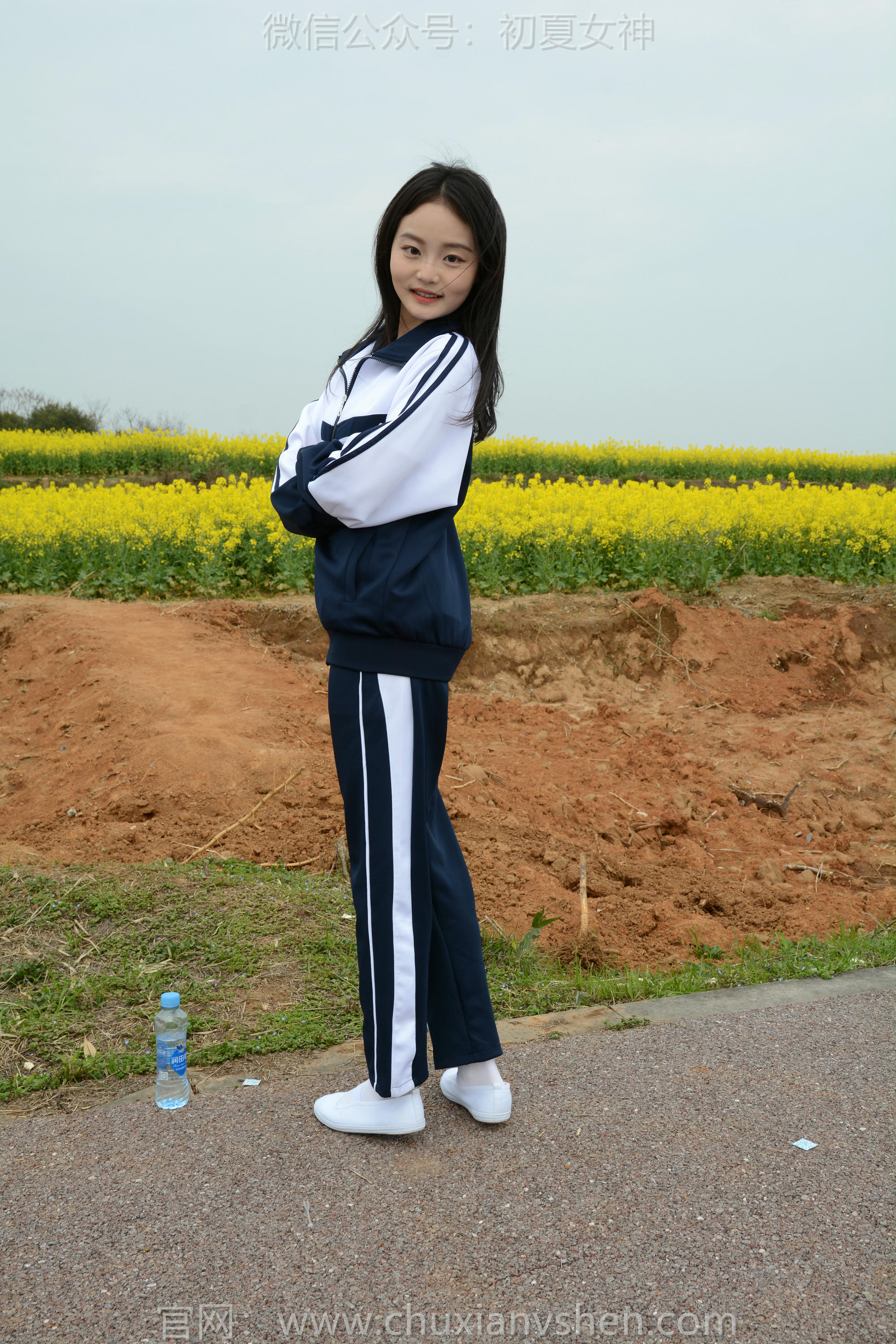 初夏女神 NO.156 双双 油菜花地 [100P1V-3.35GB]_第1集