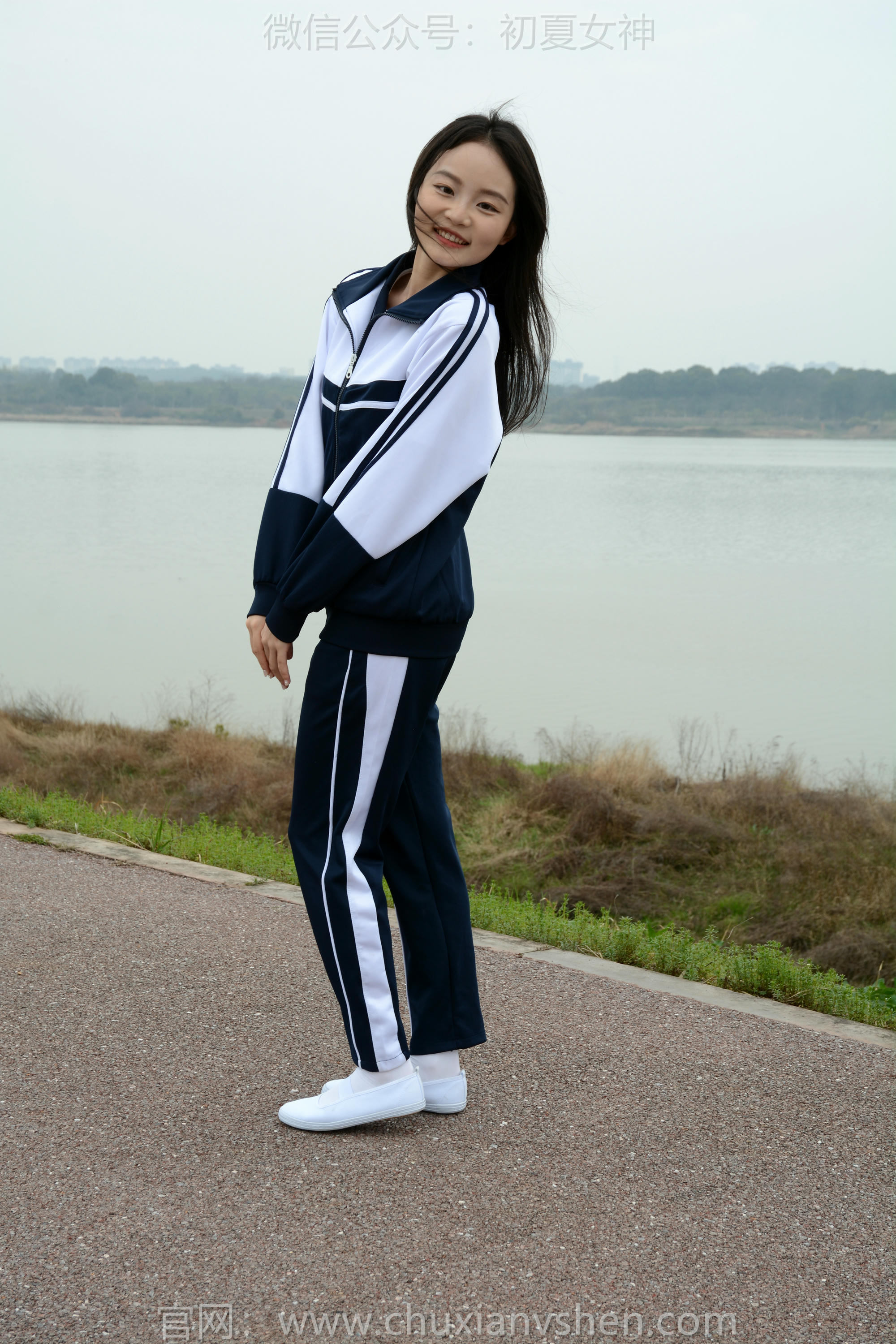 初夏女神 NO.156 双双 油菜花地 [100P1V-3.35GB]_第1集