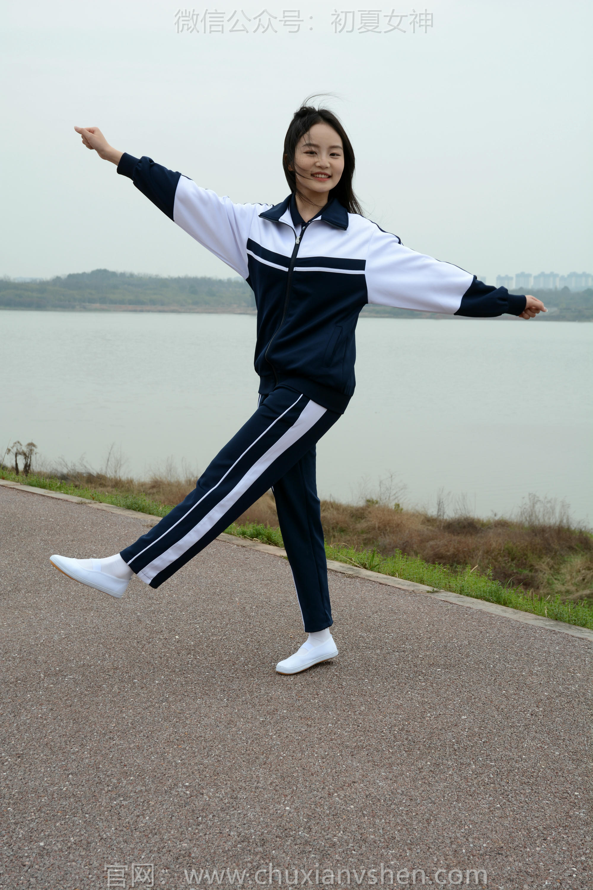 初夏女神 NO.156 双双 油菜花地 [100P1V-3.35GB]_第1集